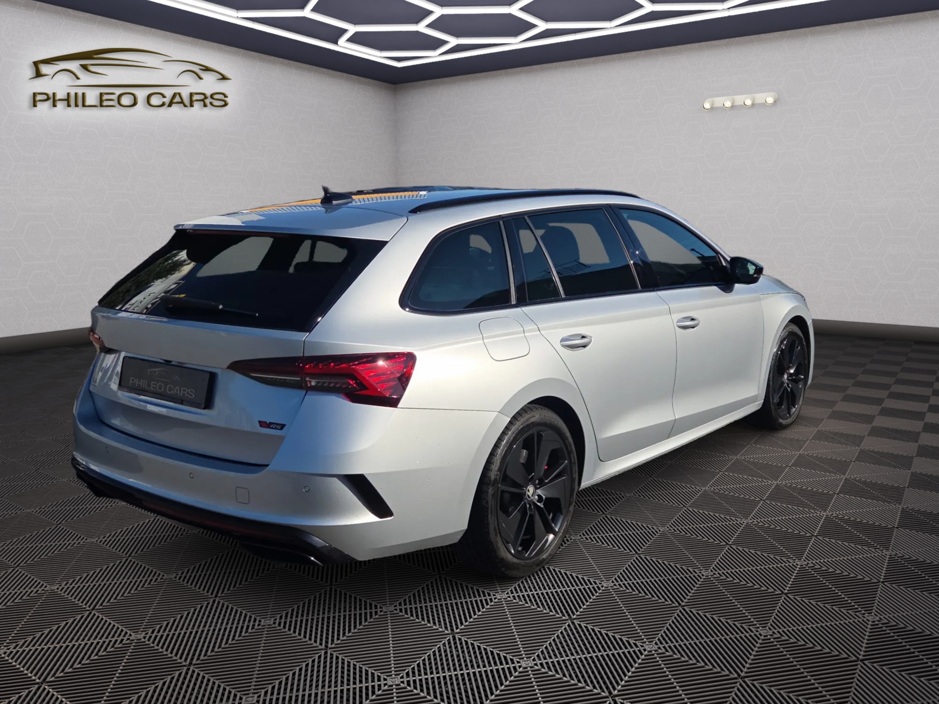 SKODA Octavia Combi 2.0 TSI DSG RS-image-5