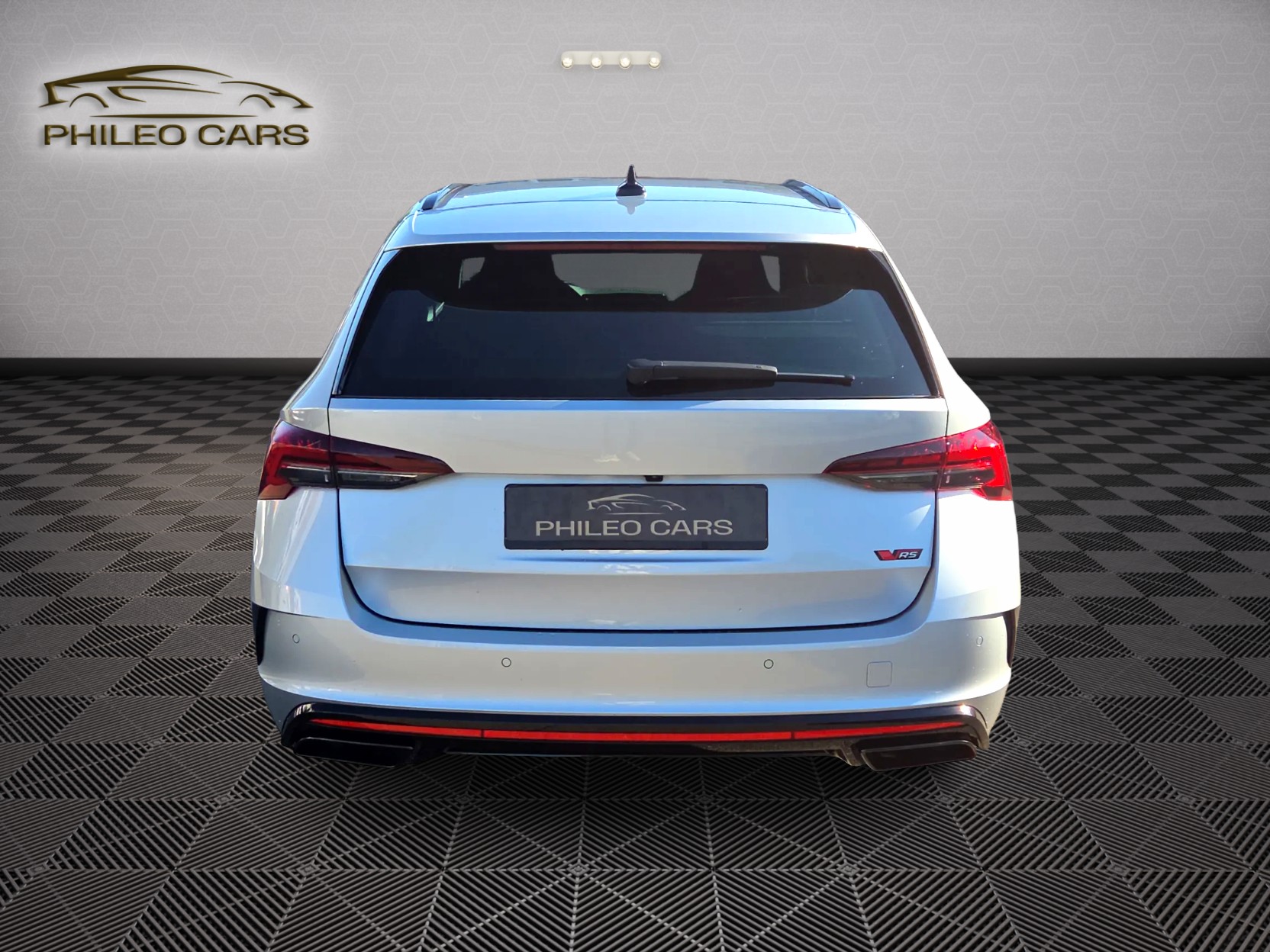 SKODA Octavia Combi 2.0 TSI DSG RS-image-6