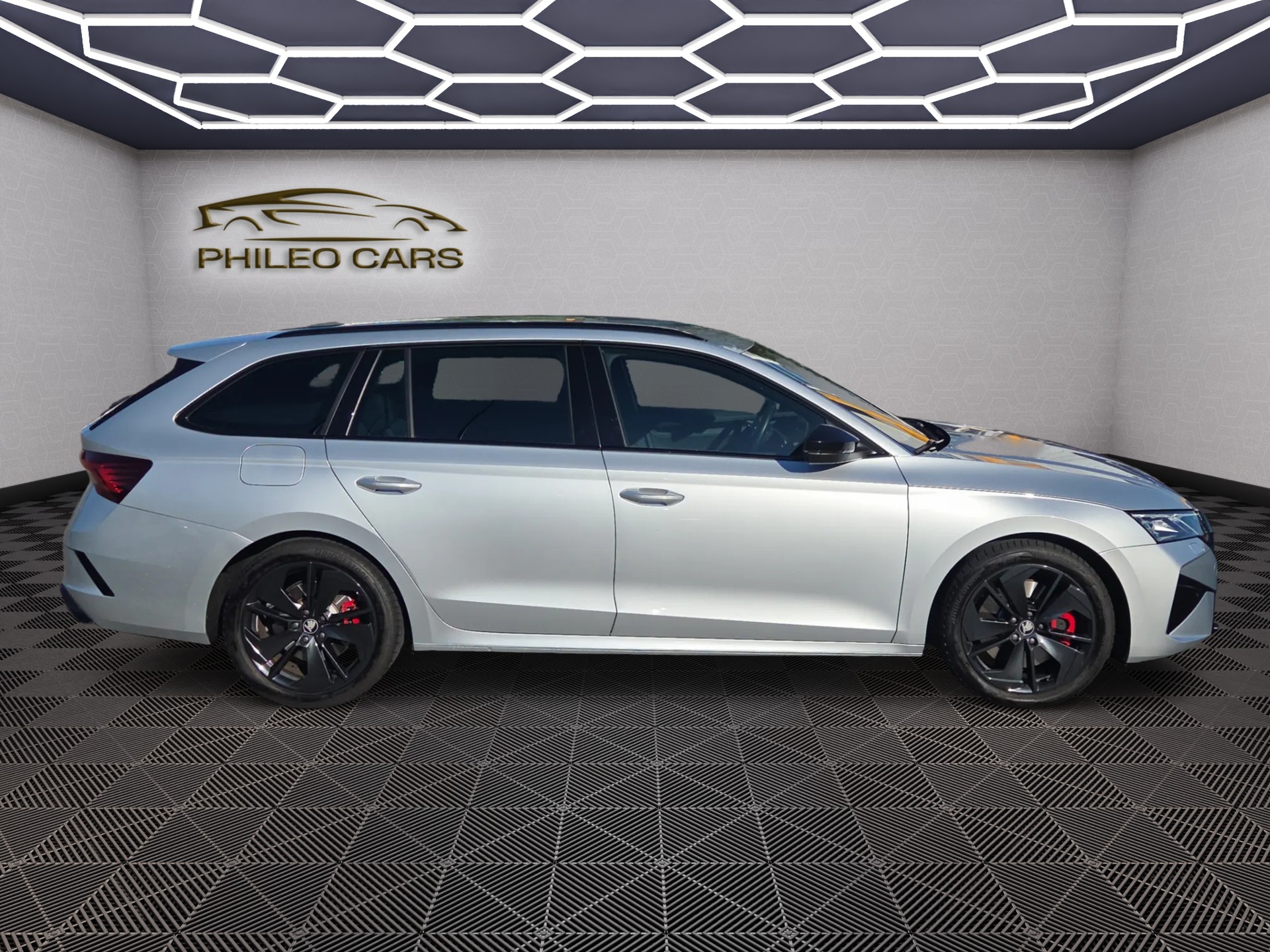 SKODA Octavia Combi 2.0 TSI DSG RS-image-3
