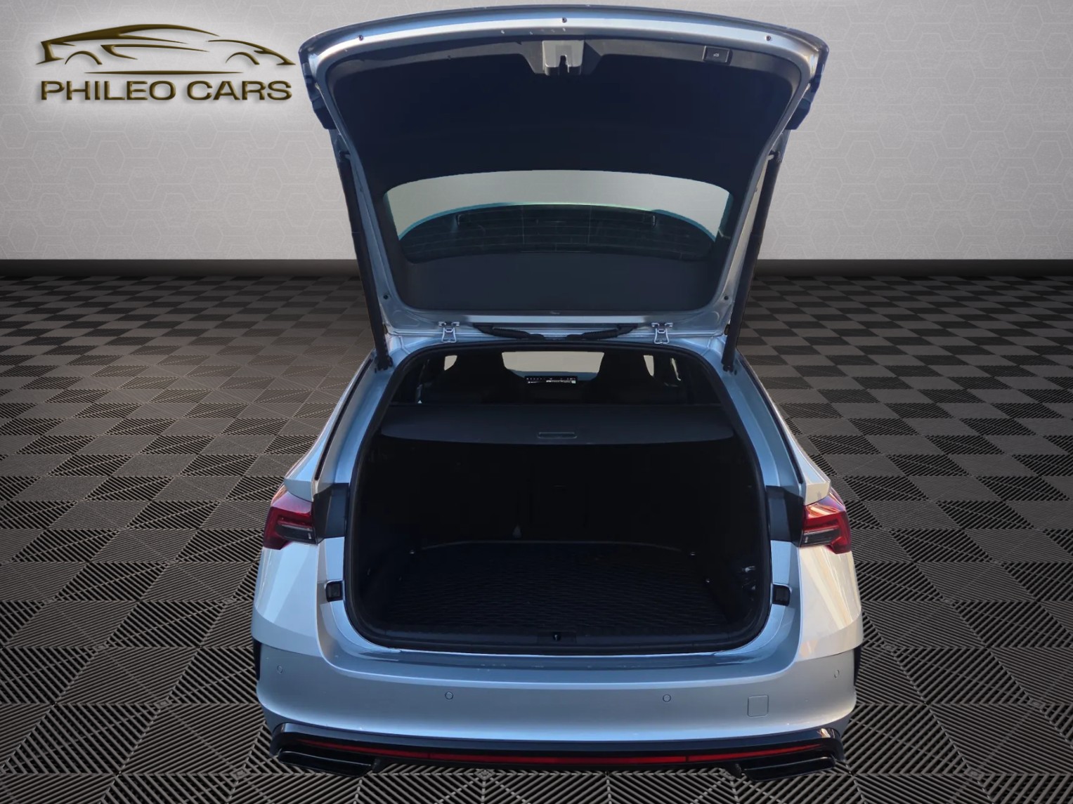 SKODA Octavia Combi 2.0 TSI DSG RS-image-14