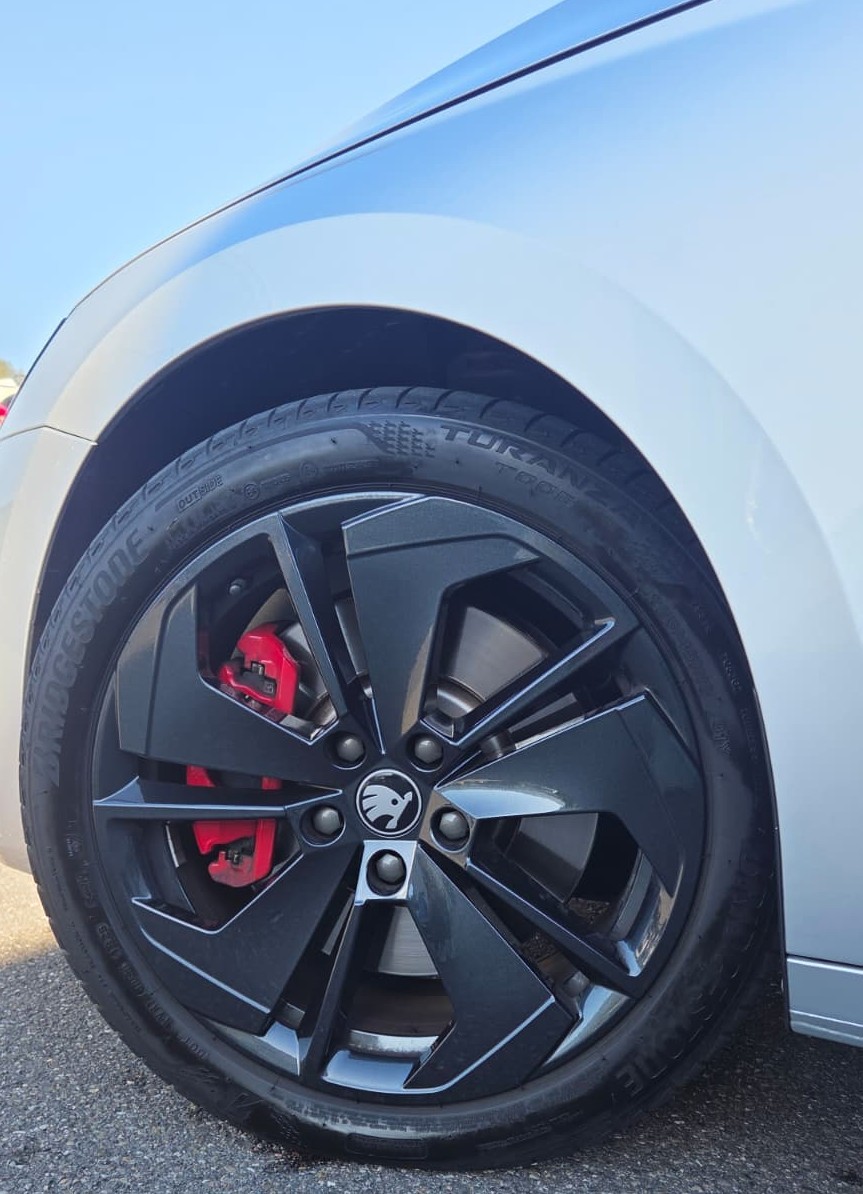 SKODA Octavia Combi 2.0 TSI DSG RS-image-15