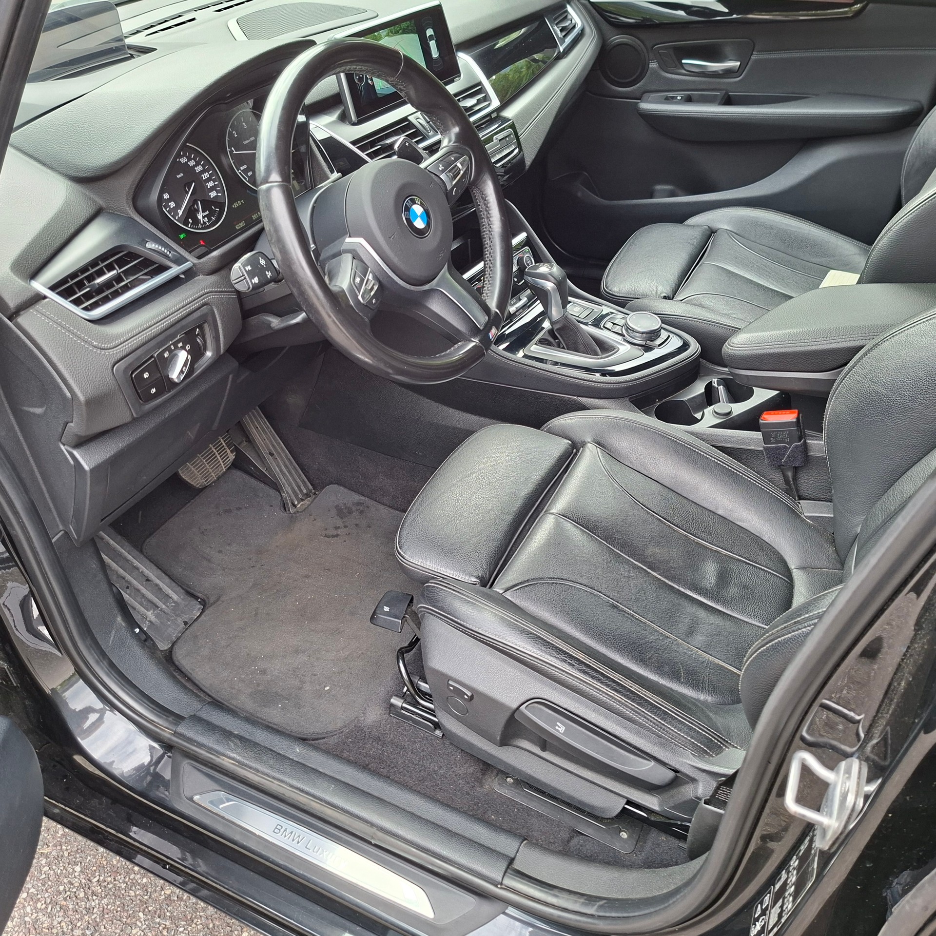 BMW 220d xDrive Active Tourer Luxury Line Steptronic-image-7