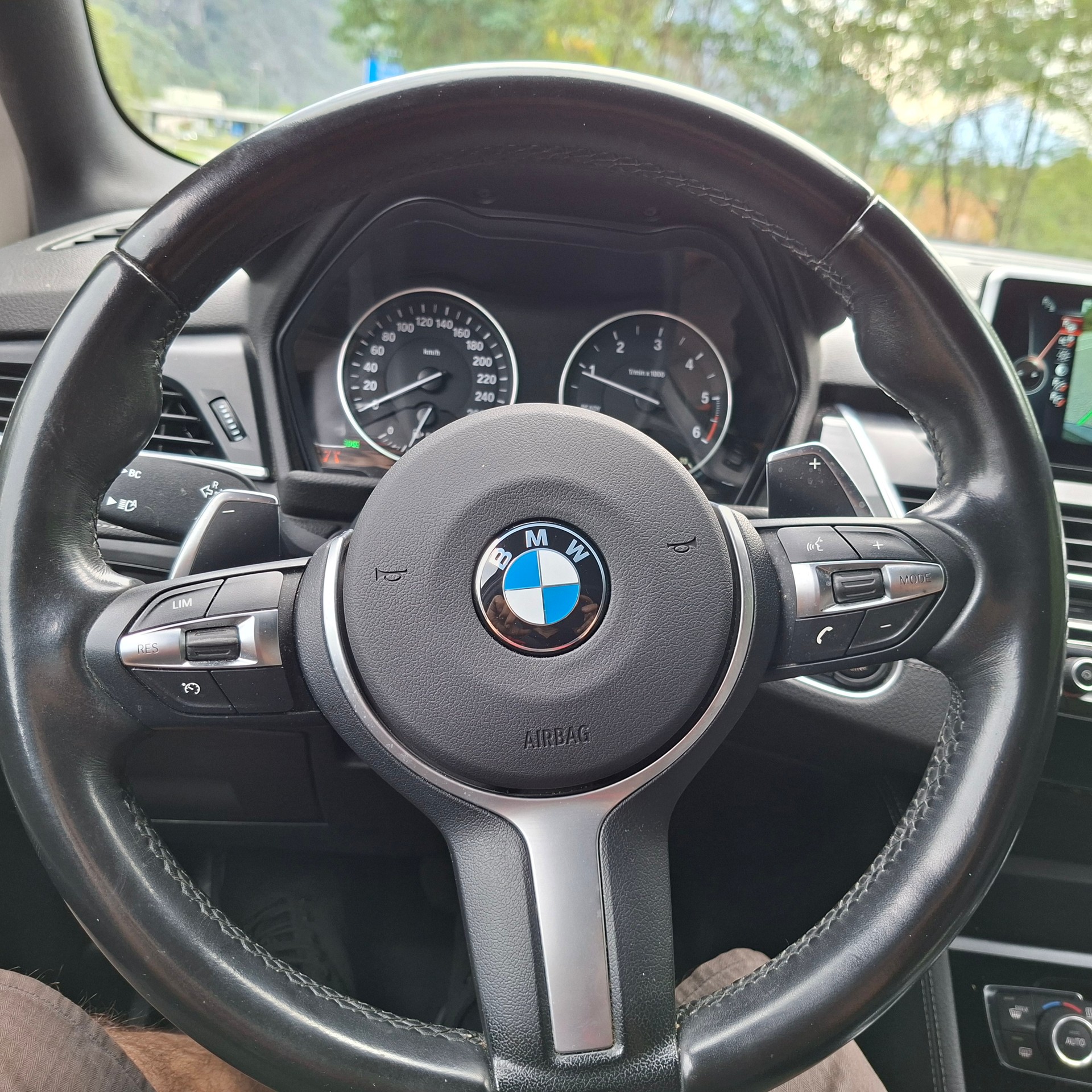 BMW 220d xDrive Active Tourer Luxury Line Steptronic-image-6