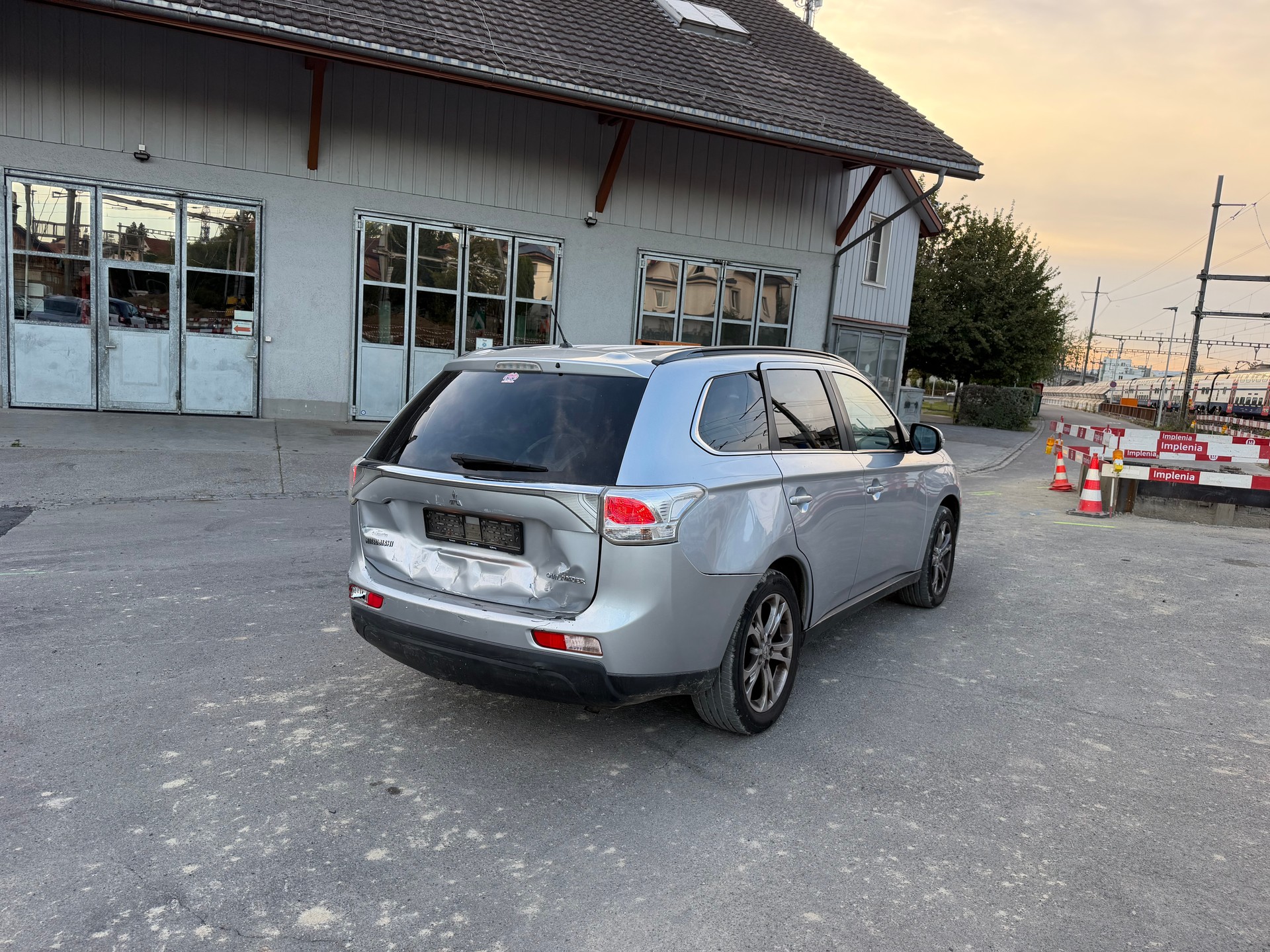 MITSUBISHI Outlander 2.2 DID Intense Safety 4WD Automatic-image-4