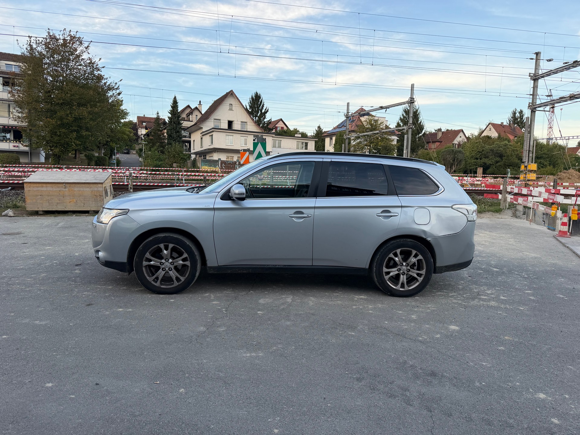 MITSUBISHI Outlander 2.2 DID Intense Safety 4WD Automatic-image-2