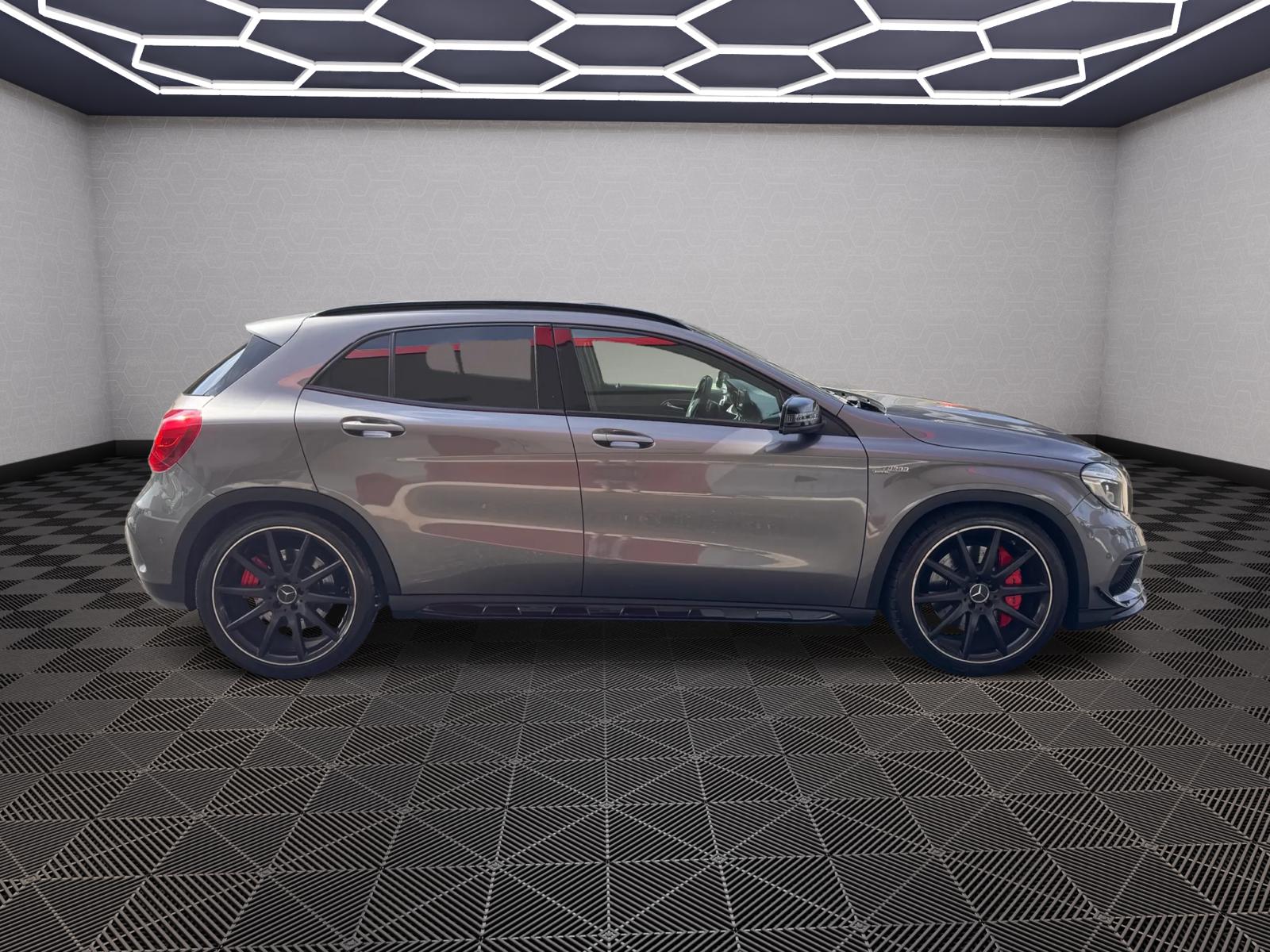 MERCEDES-BENZ GLA 45 AMG 4Matic 7G-DCT-image-4