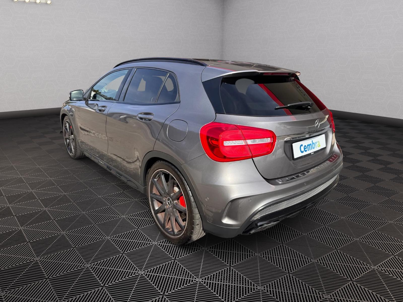 MERCEDES-BENZ GLA 45 AMG 4Matic 7G-DCT-image-2