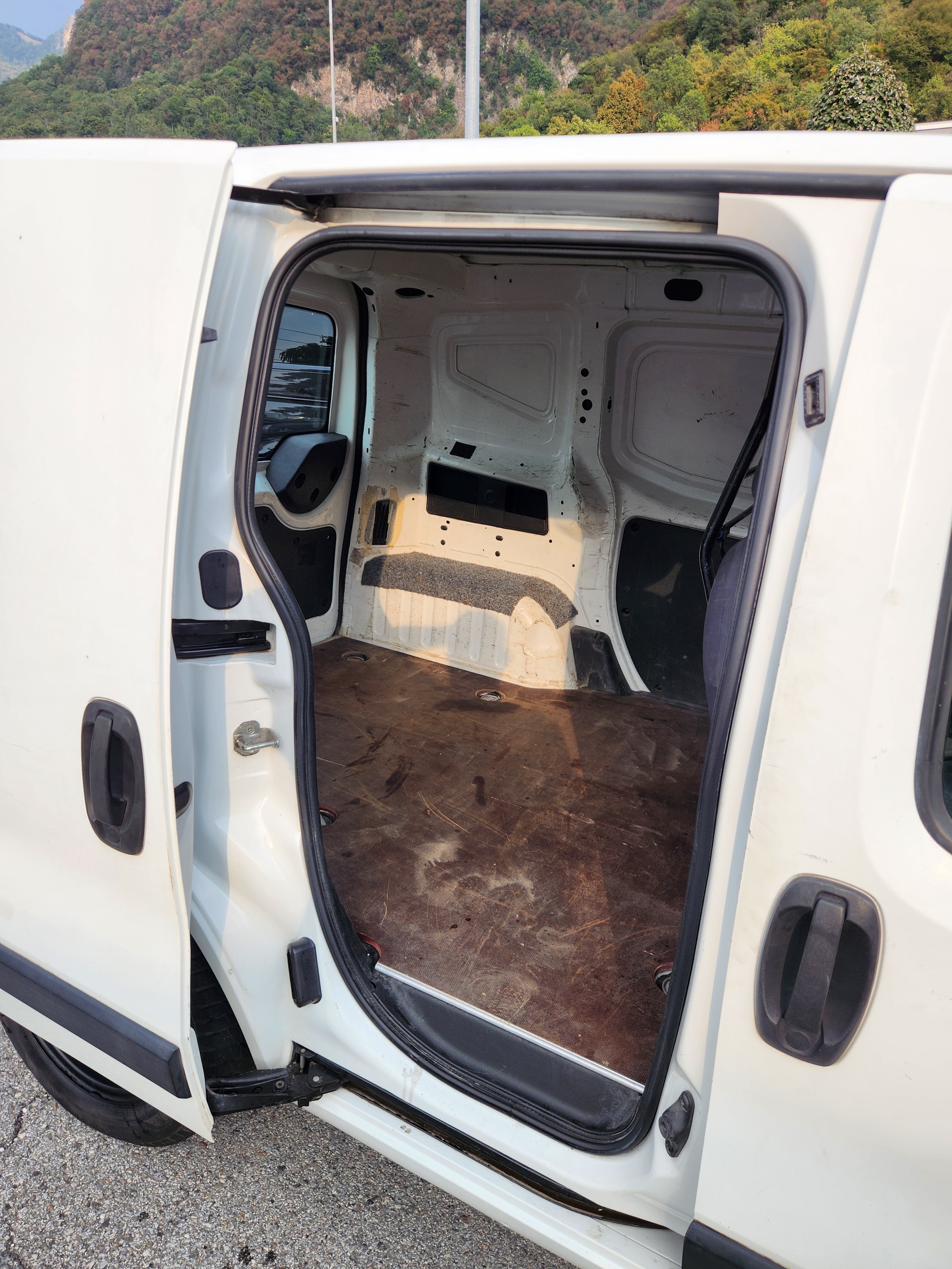 CITROEN Nemo 1.3 HDi-image-11