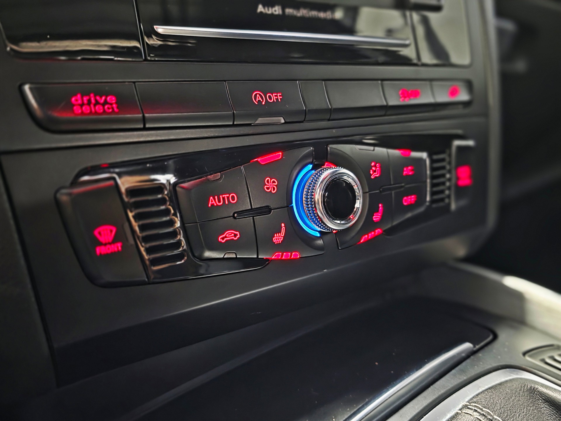 AUDI Q5 2.0 TDI S-Line quattro S-tronic-image-17