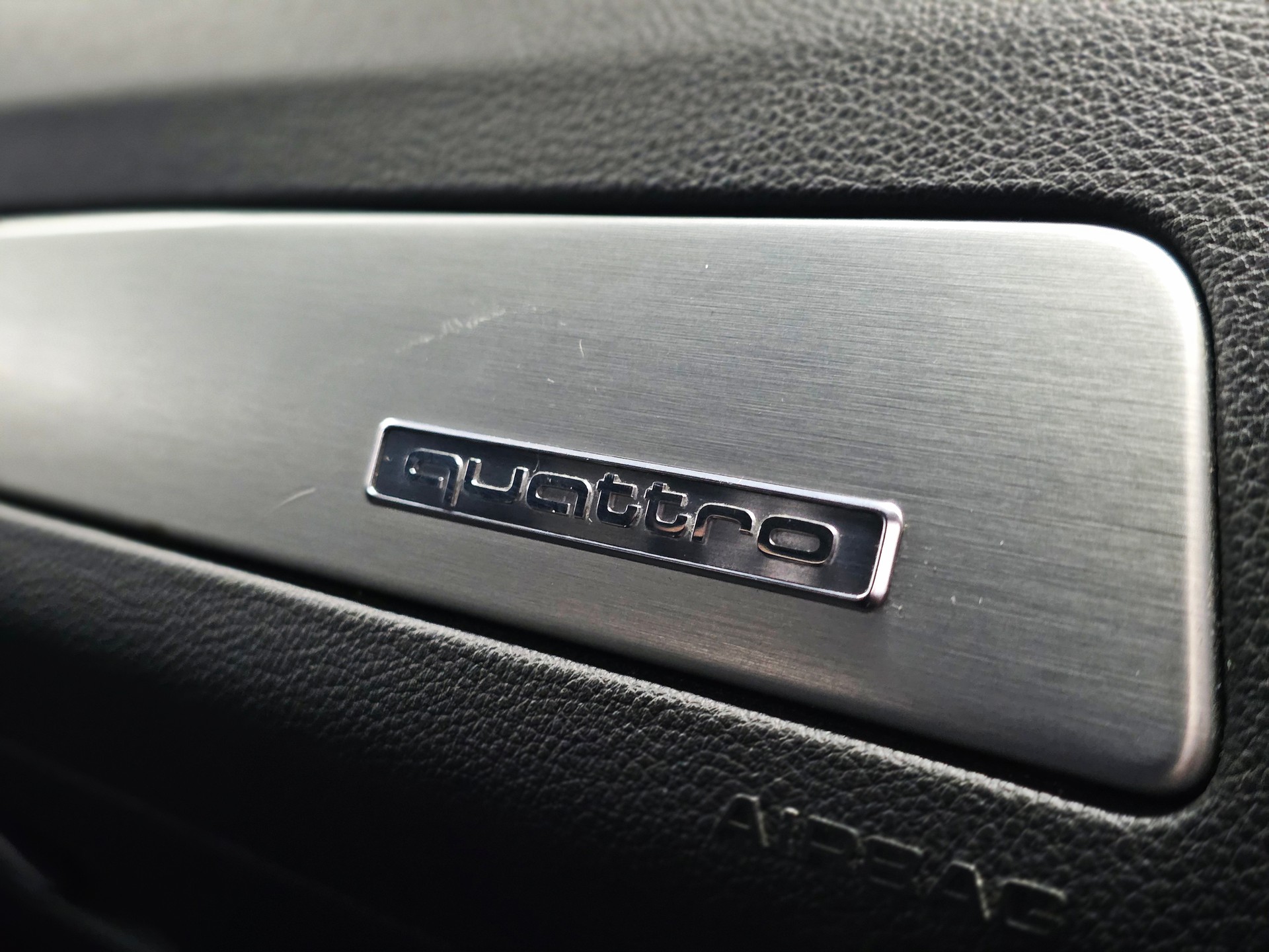 AUDI Q5 2.0 TDI S-Line quattro S-tronic-image-18