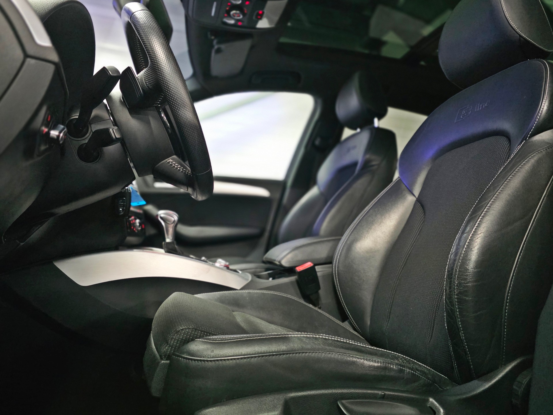 AUDI Q5 2.0 TDI S-Line quattro S-tronic-image-10