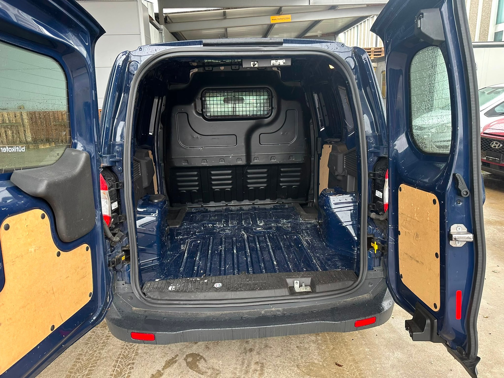 FORD Transit Courier Van 1.0 EcoBoost Trend-image-4