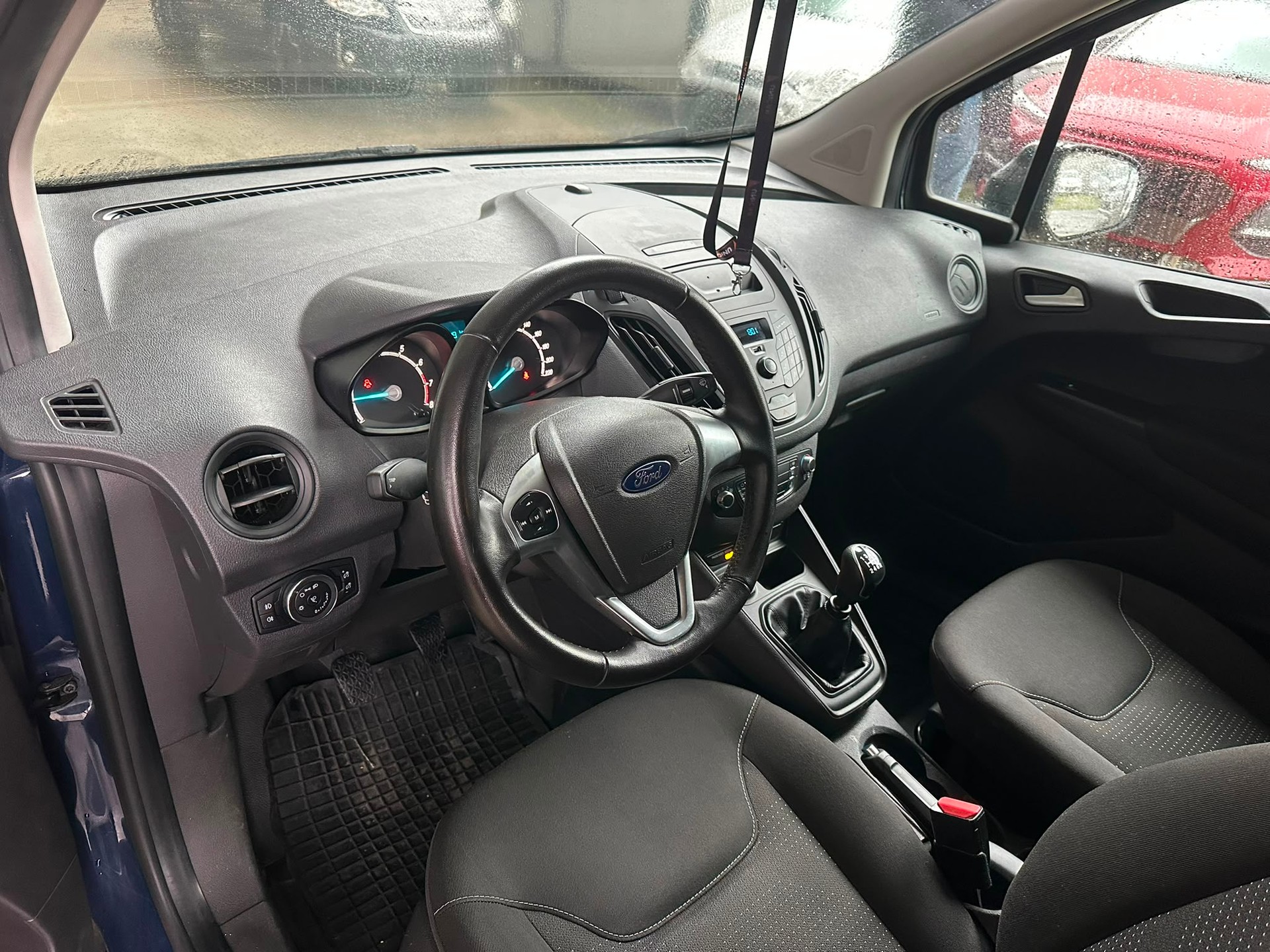 FORD Transit Courier Van 1.0 EcoBoost Trend-image-6