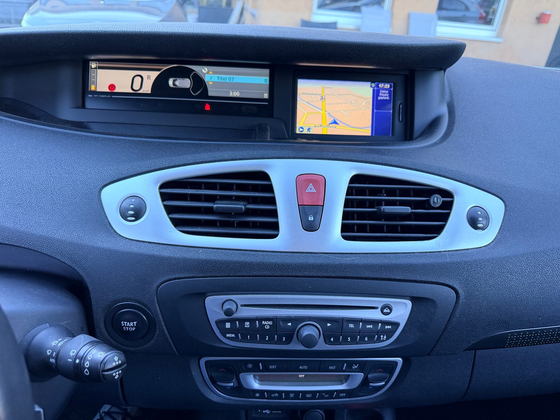 RENAULT Grand Scénic 2.0 16V Expression X-Tronic CVT-image-17