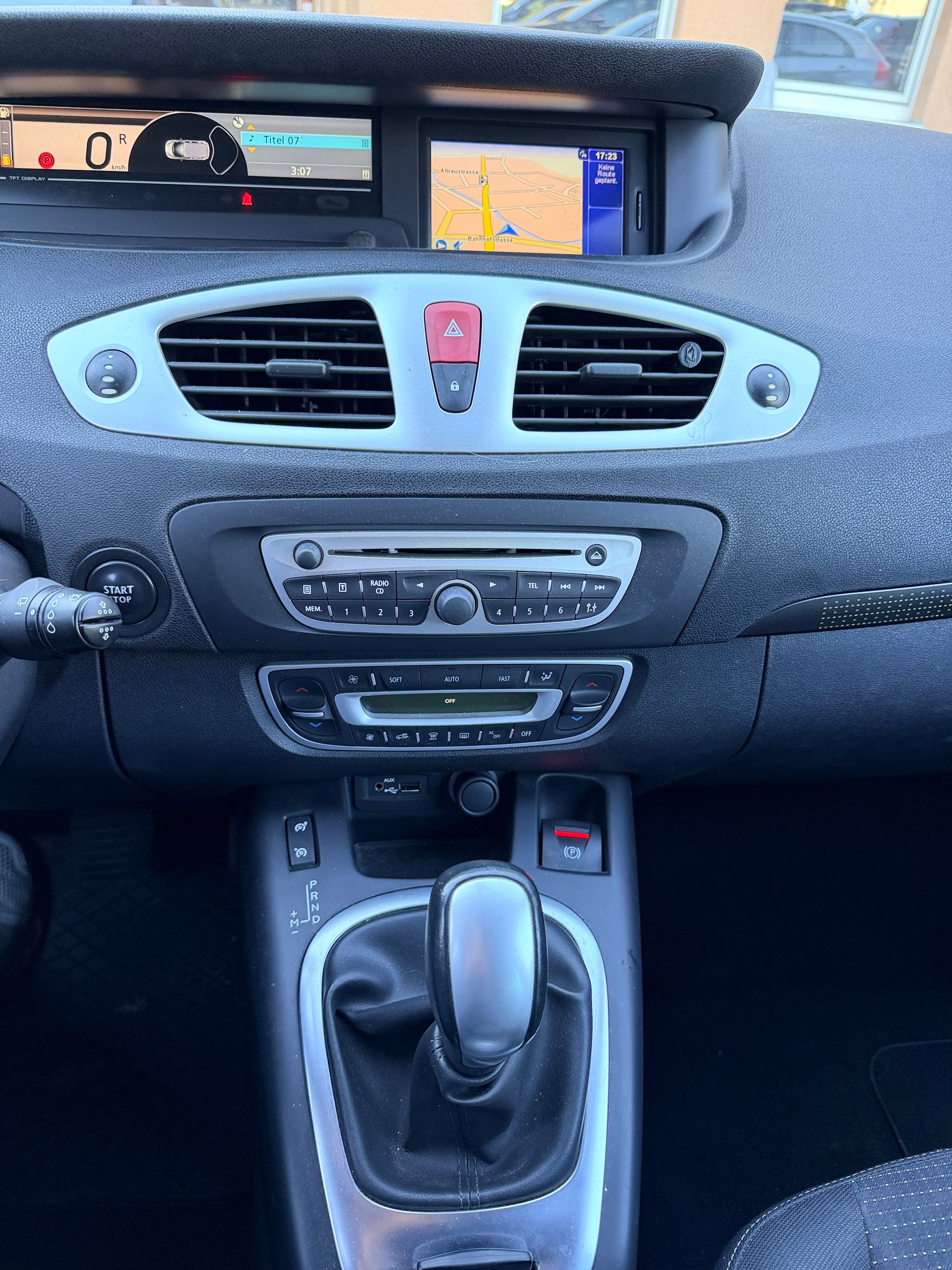 RENAULT Grand Scénic 2.0 16V Expression X-Tronic CVT-image-16