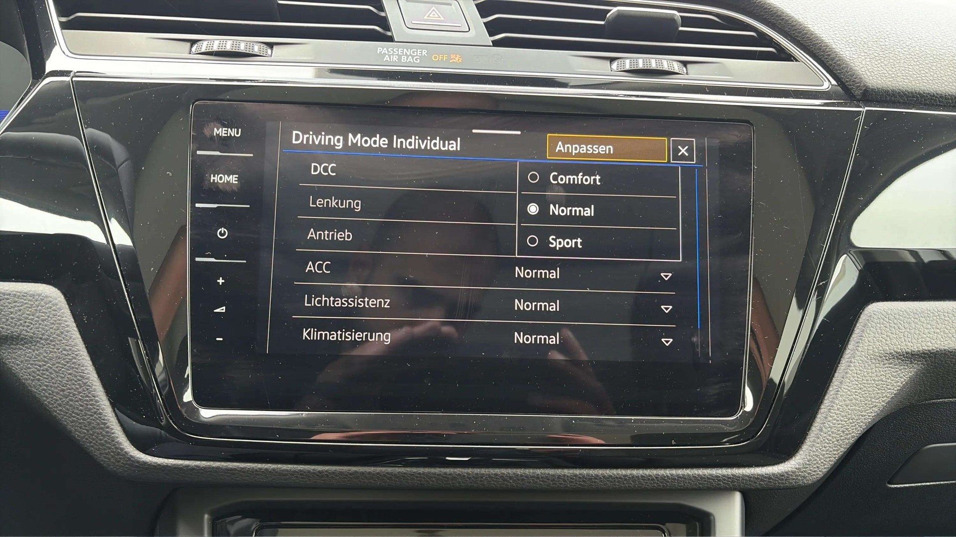 VW Touran 2.0 TDI BlueMotion Technology Comfortline DSG mit AHK & 7 Plätze + Panoramadach-image-26