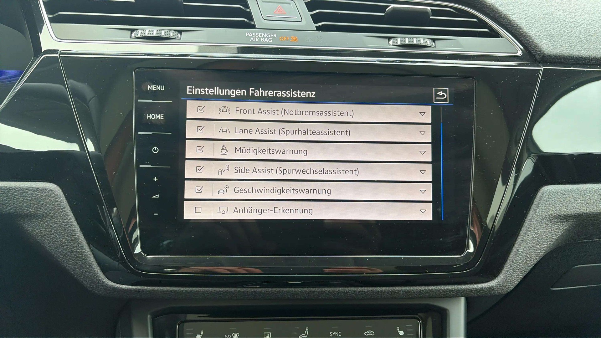 VW Touran 2.0 TDI BlueMotion Technology Comfortline DSG mit AHK & 7 Plätze + Panoramadach-image-21