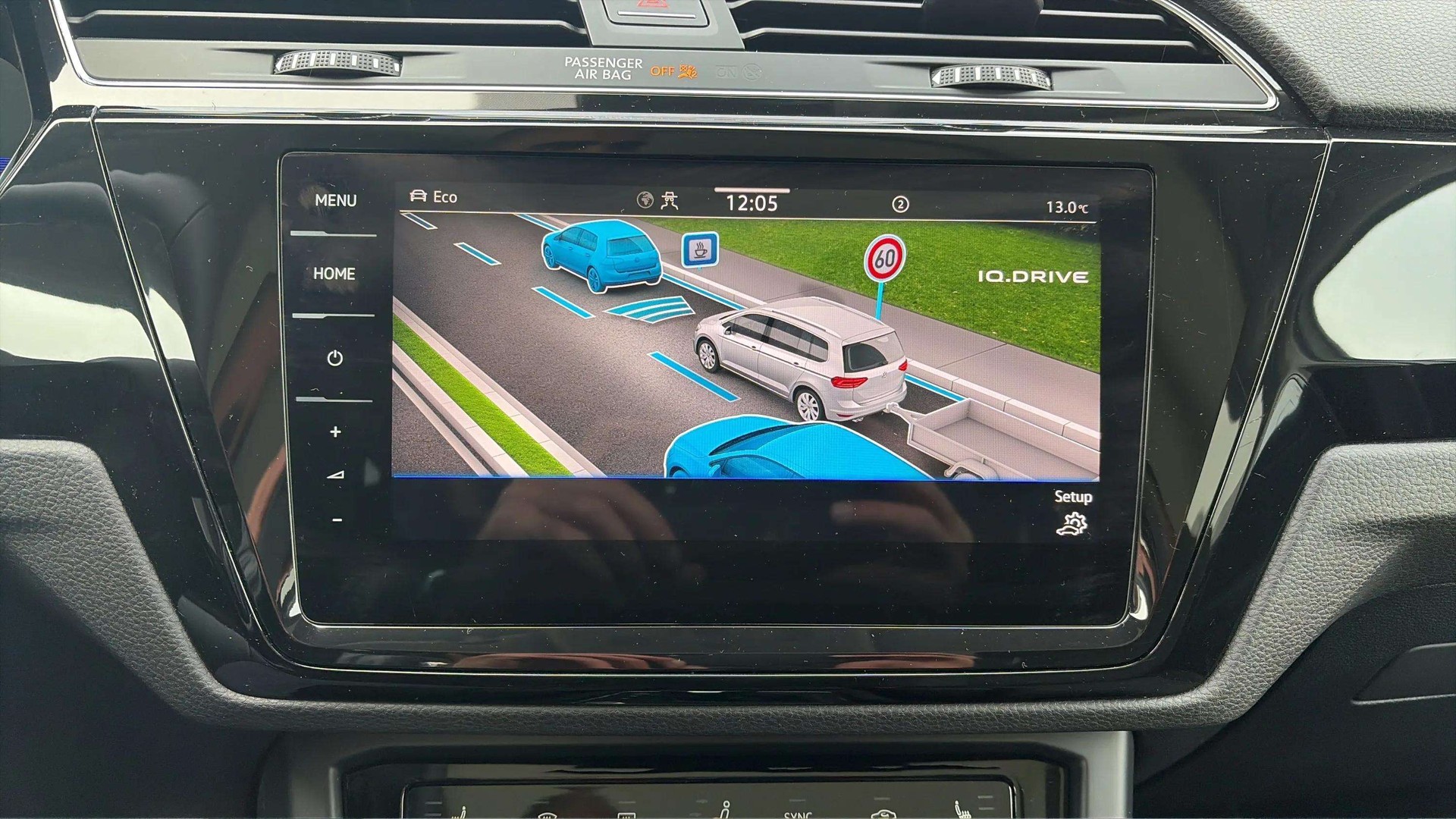 VW Touran 2.0 TDI BlueMotion Technology Comfortline DSG mit AHK & 7 Plätze + Panoramadach-image-19