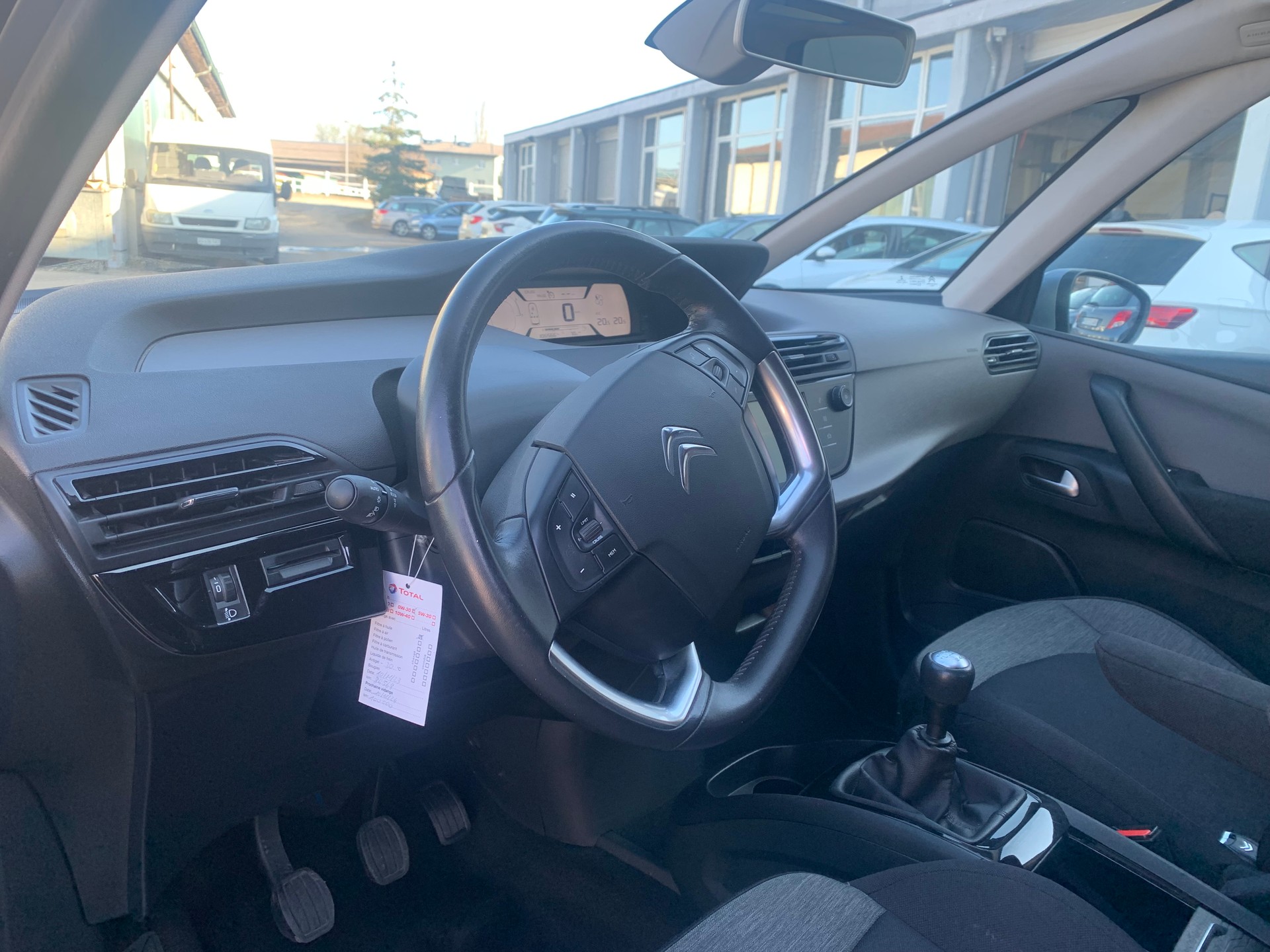 CITROEN C4 Picasso 1.2 Pure Tech Feel Edition-image-9