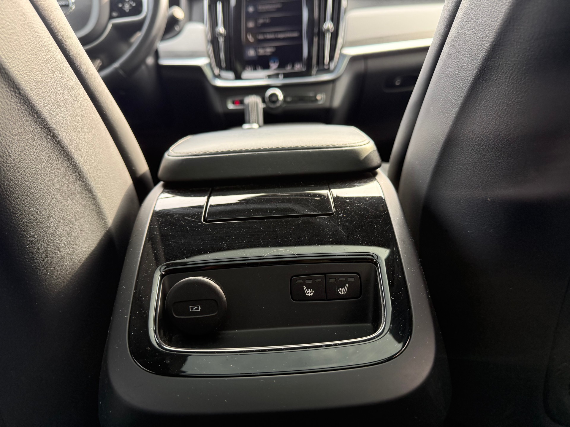 VOLVO V90 T8 eAWD Twin Engine R-Design Geartronic-image-13