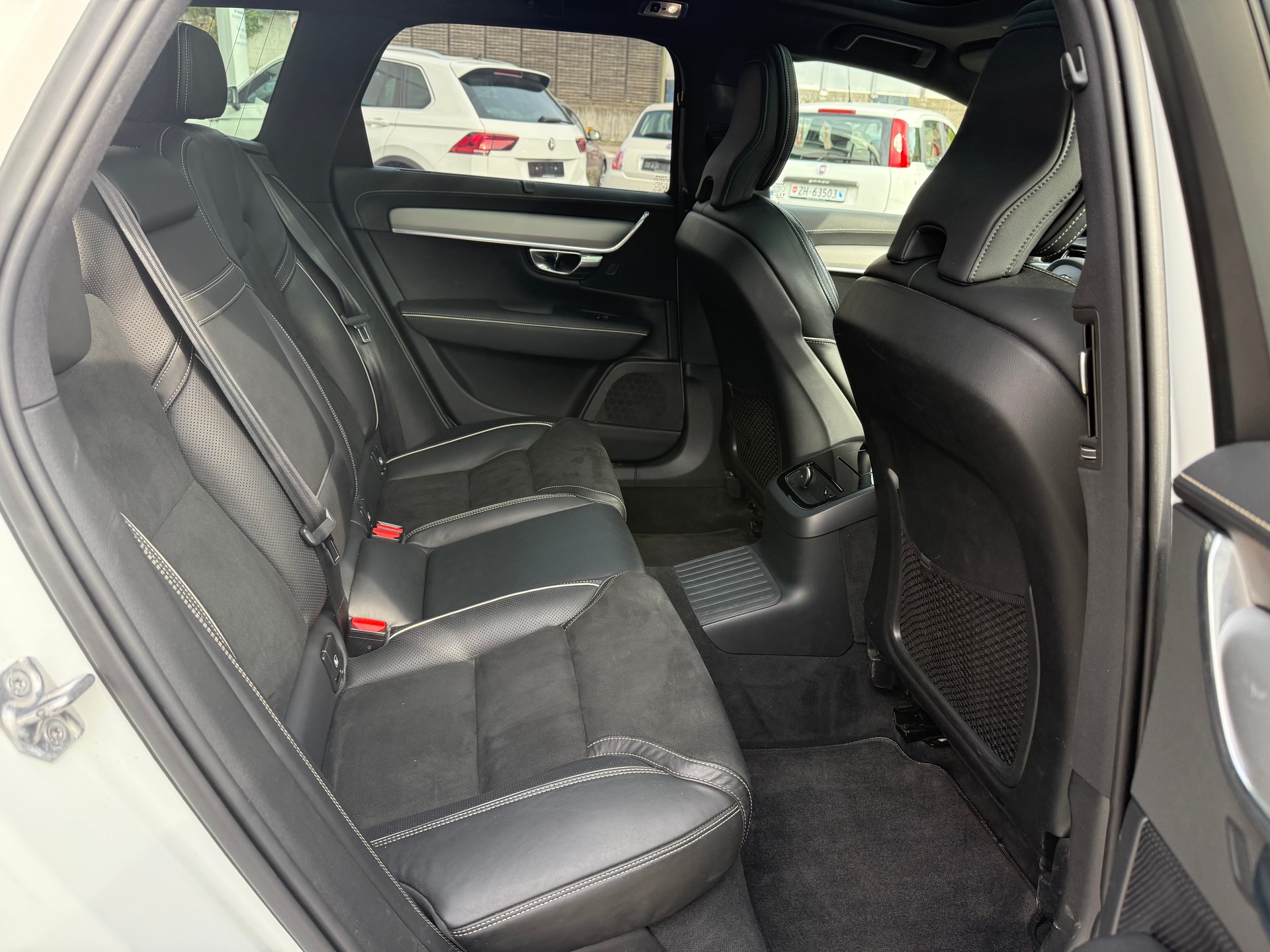 VOLVO V90 T8 eAWD Twin Engine R-Design Geartronic-image-8