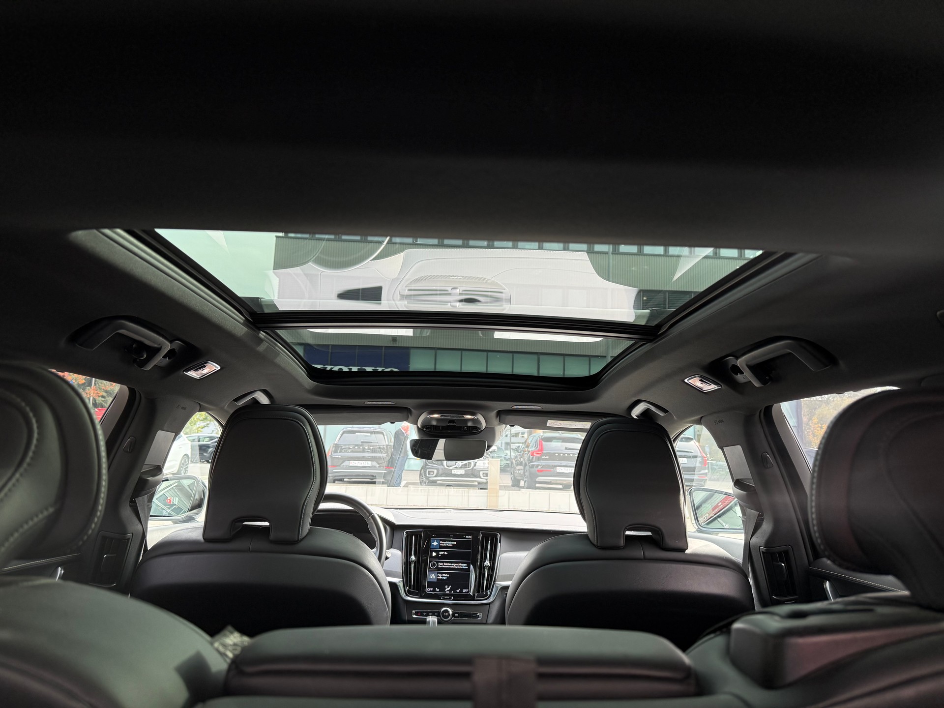 VOLVO V90 T8 eAWD Twin Engine R-Design Geartronic-image-10