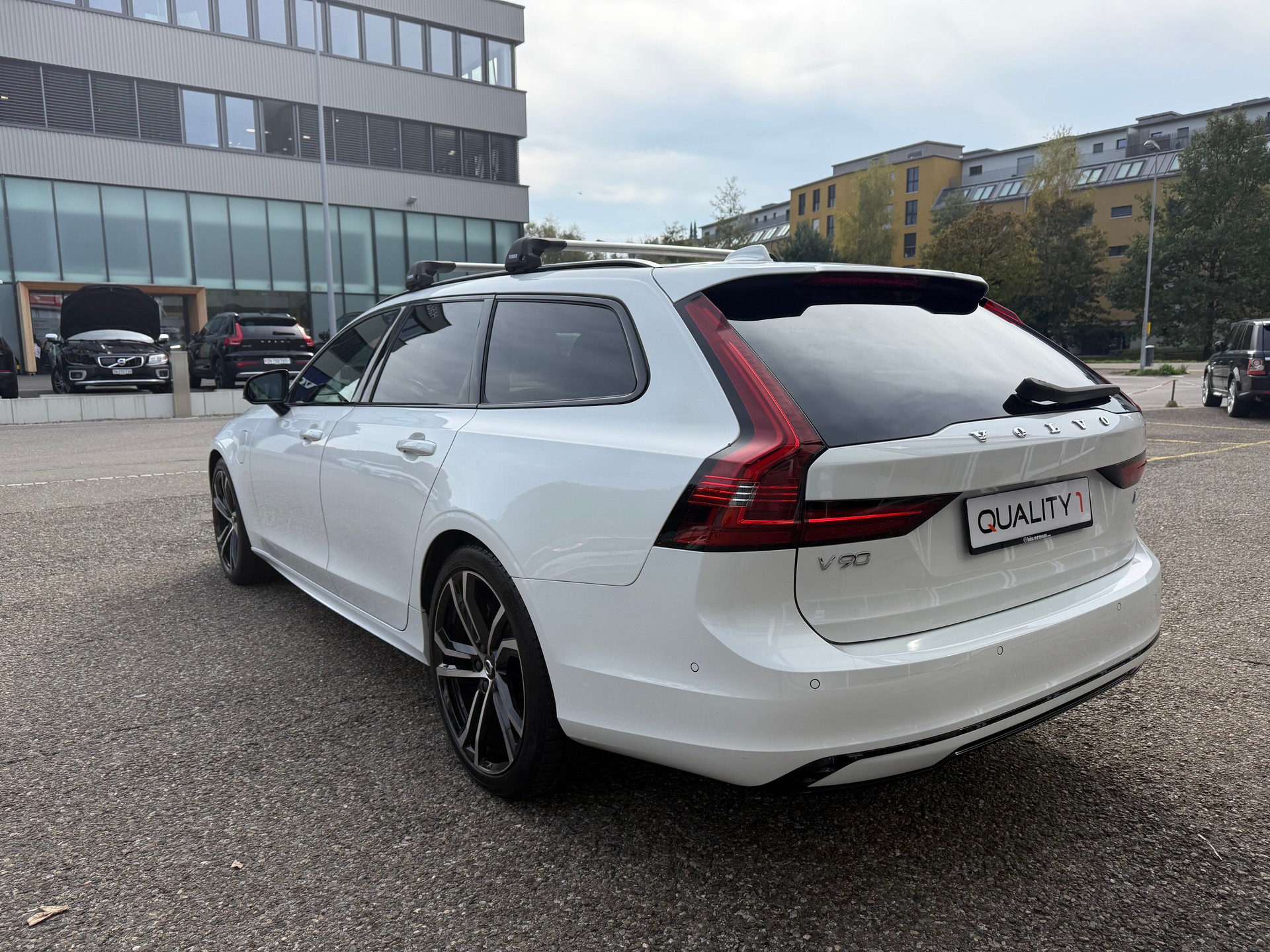 VOLVO V90 T8 eAWD Twin Engine R-Design Geartronic-image-5