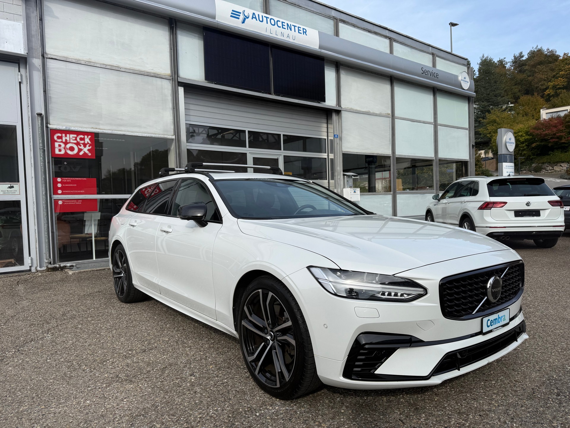 VOLVO V90 T8 eAWD Twin Engine R-Design Geartronic-image-2