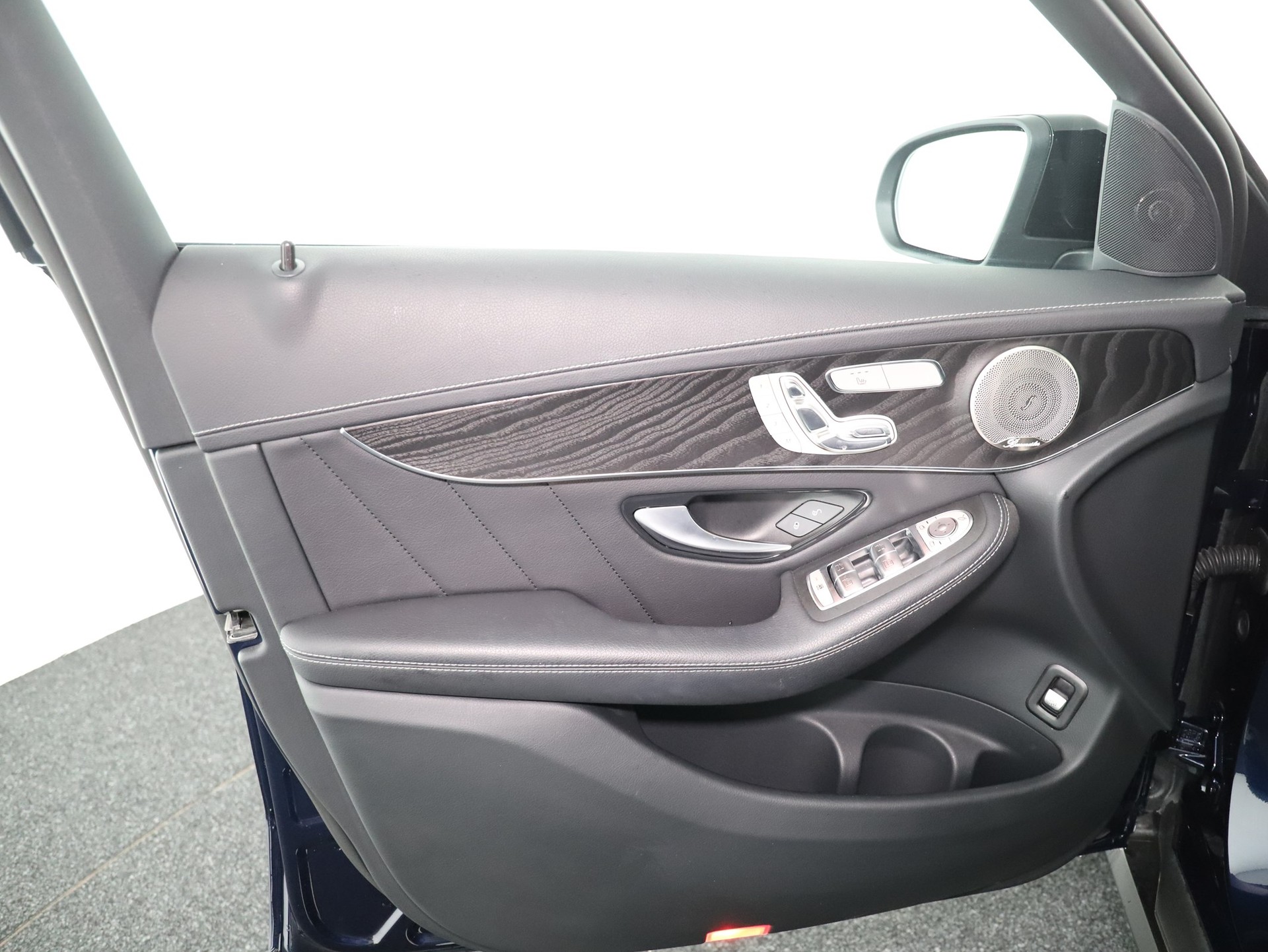 MERCEDES-BENZ GLC 300 de AMG Line 4M A-image-13