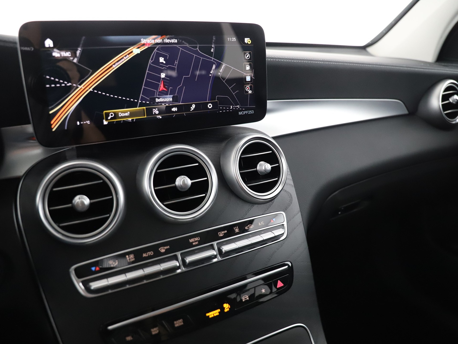 MERCEDES-BENZ GLC 300 de AMG Line 4M A-image-15