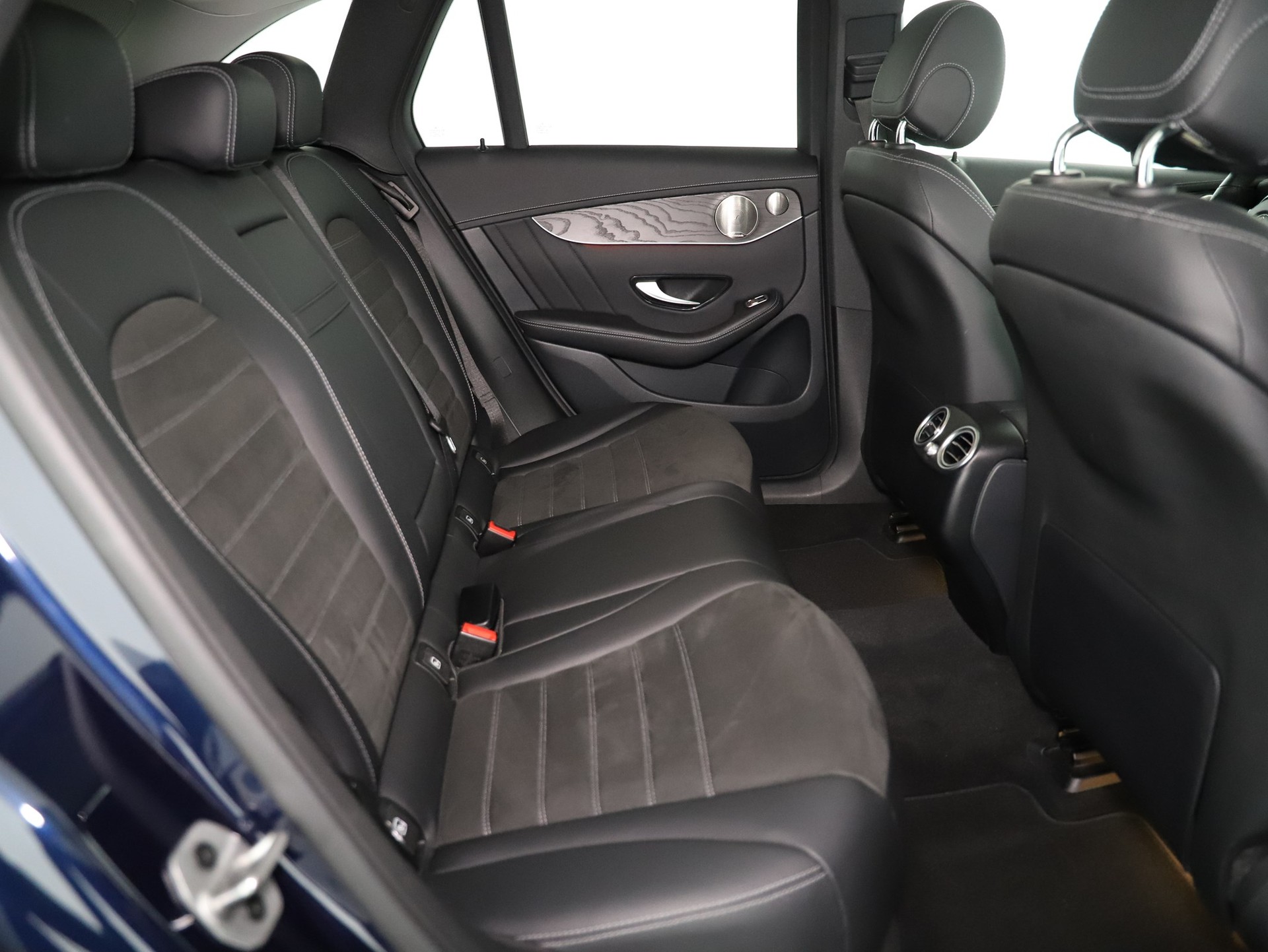 MERCEDES-BENZ GLC 300 de AMG Line 4M A-image-12