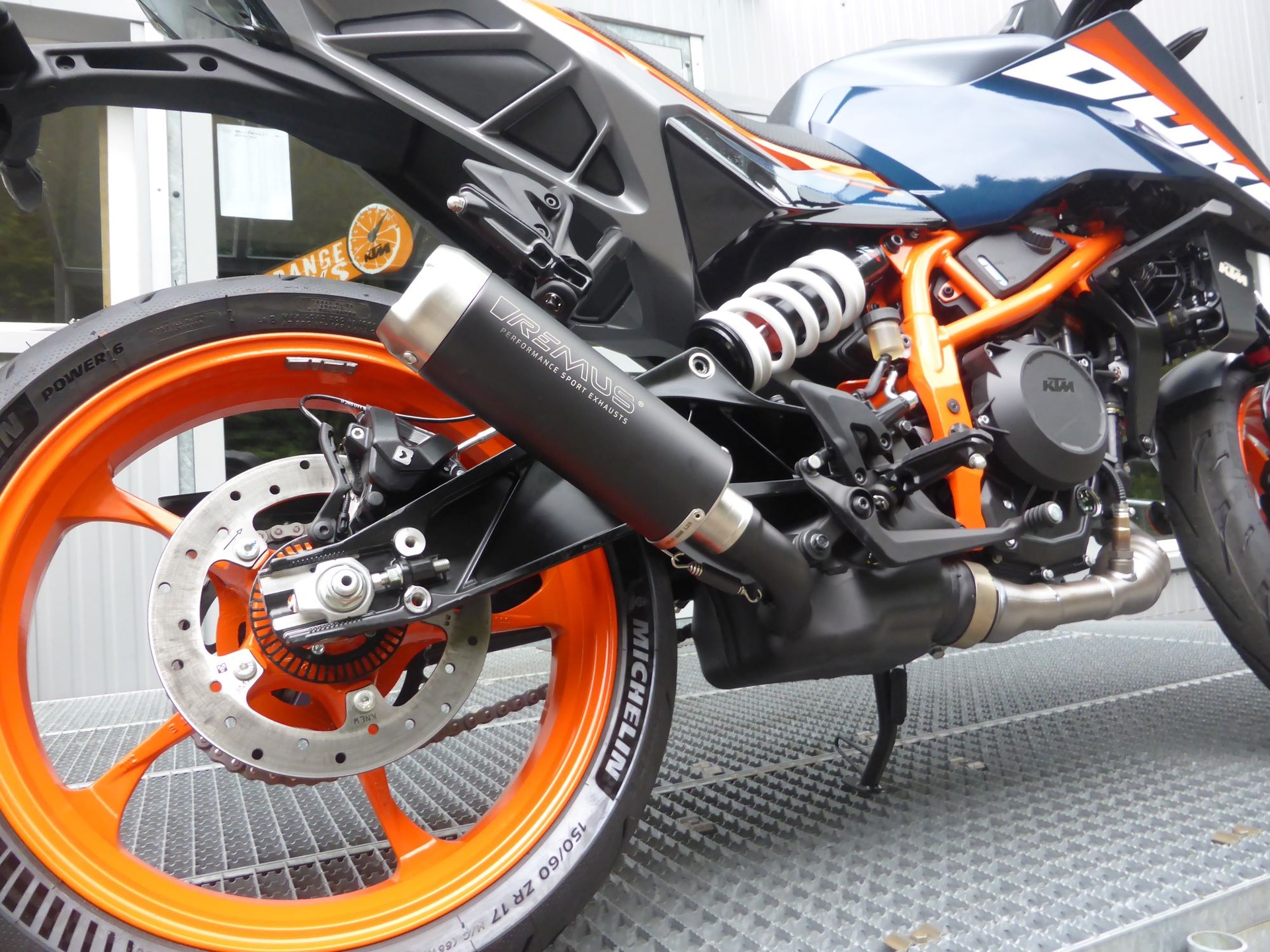 KTM 390 Duke-image-1
