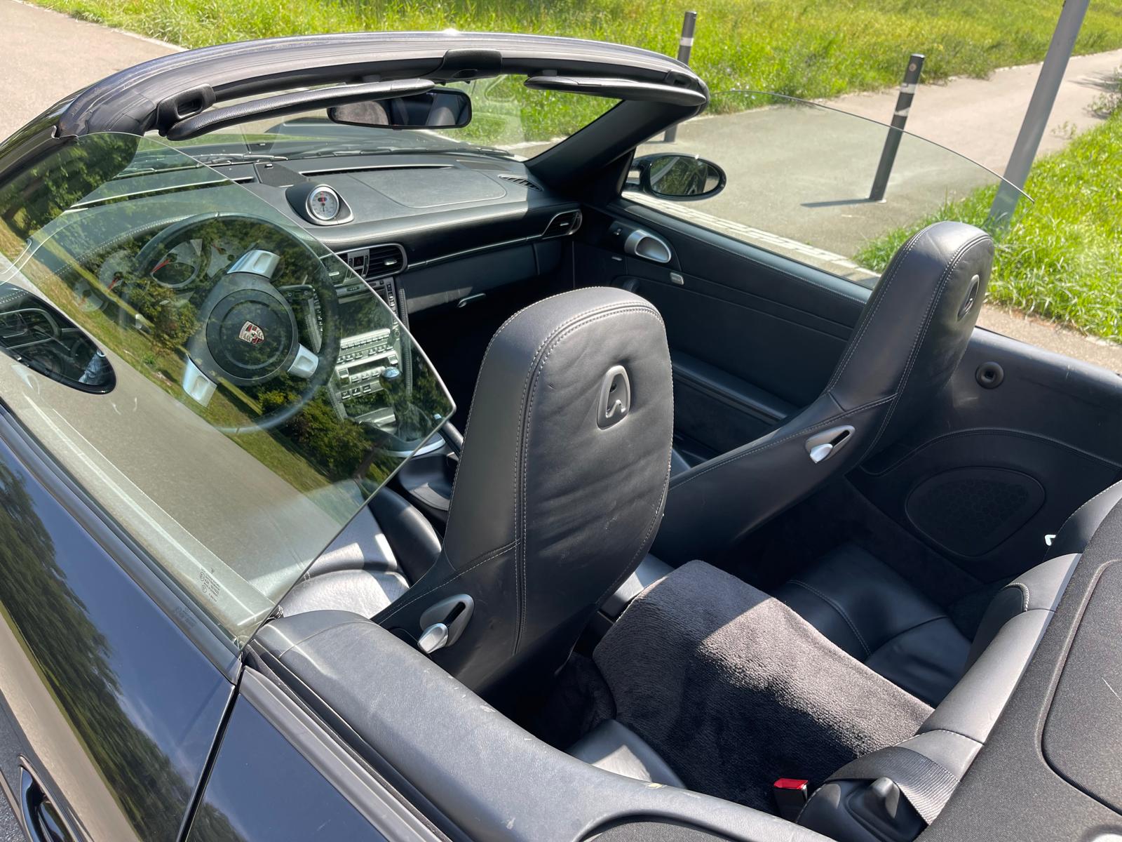 PORSCHE 911 Carrera 4S-image-1