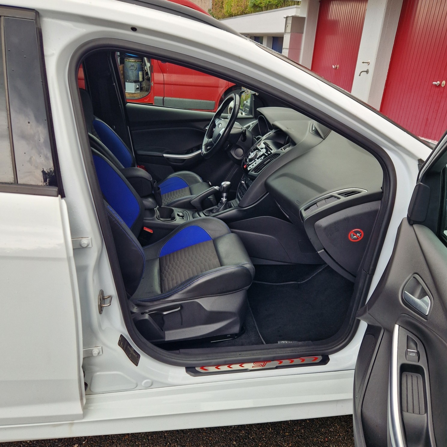 FORD Focus 2.0 SCTi ST-2-image-7