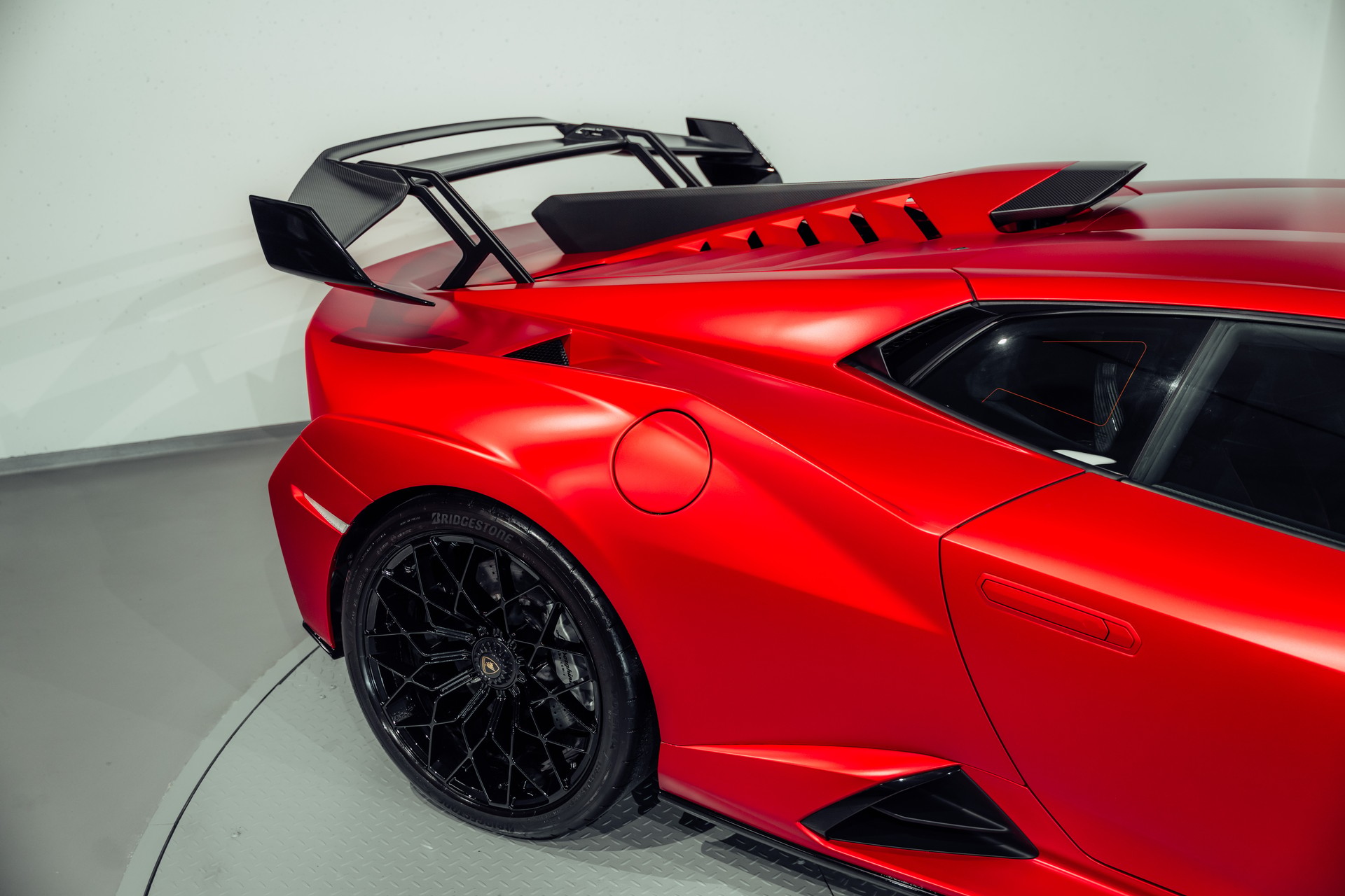 LAMBORGHINI Huracan STO Coupé DCT RWD-image-8