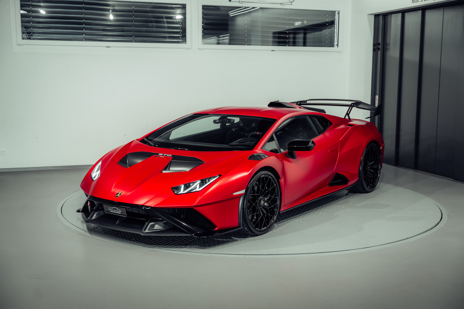 LAMBORGHINI Huracan STO Coupé DCT RWD-image-0