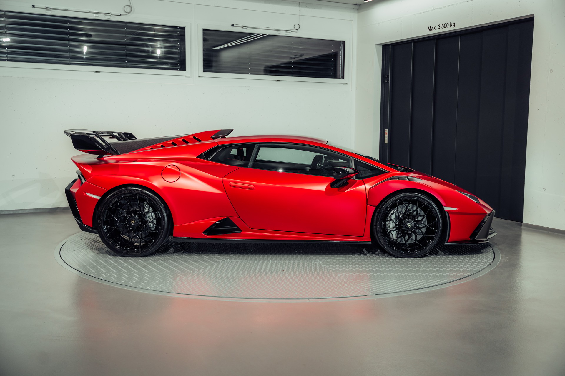 LAMBORGHINI Huracan STO Coupé DCT RWD-image-1
