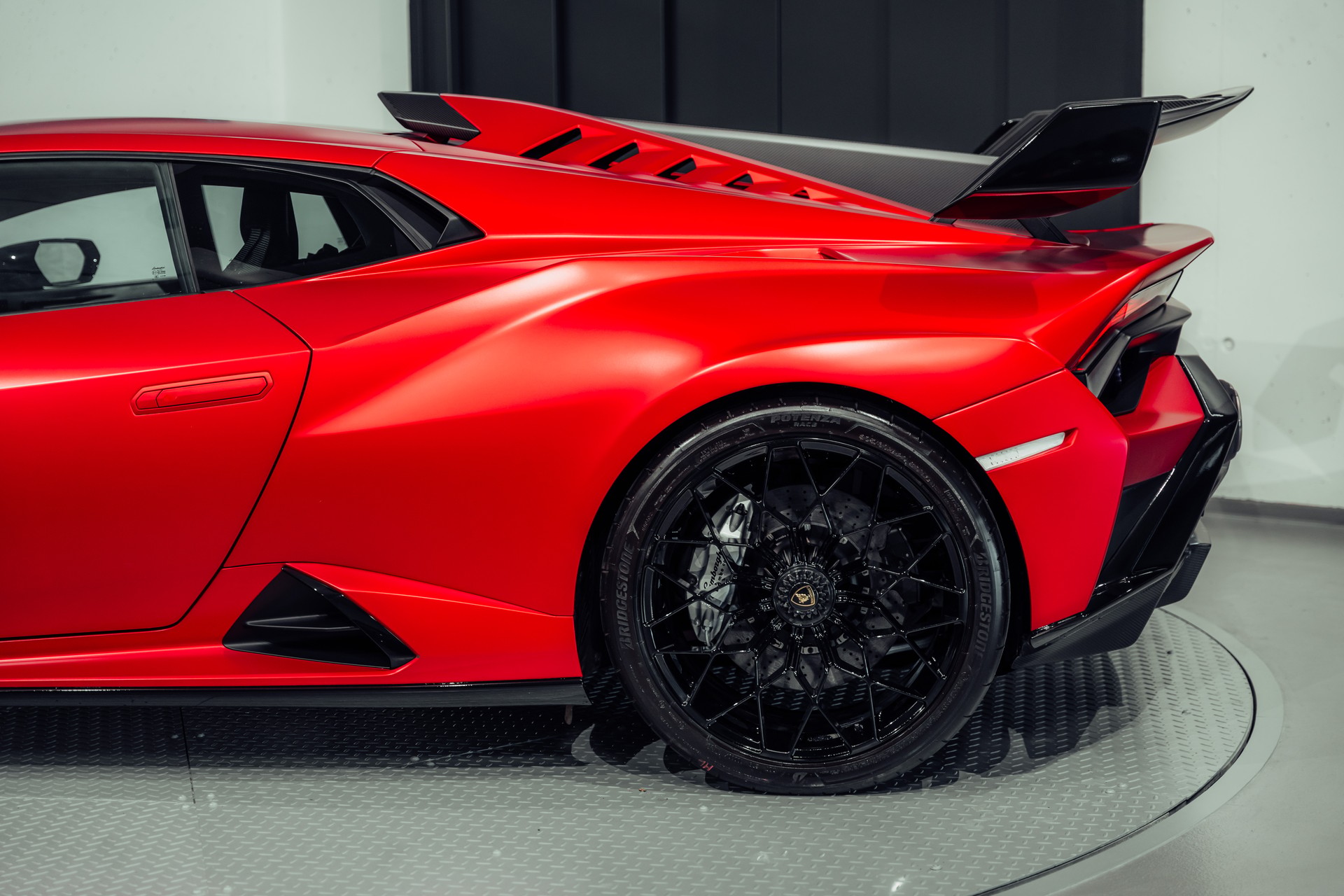 LAMBORGHINI Huracan STO Coupé DCT RWD-image-14