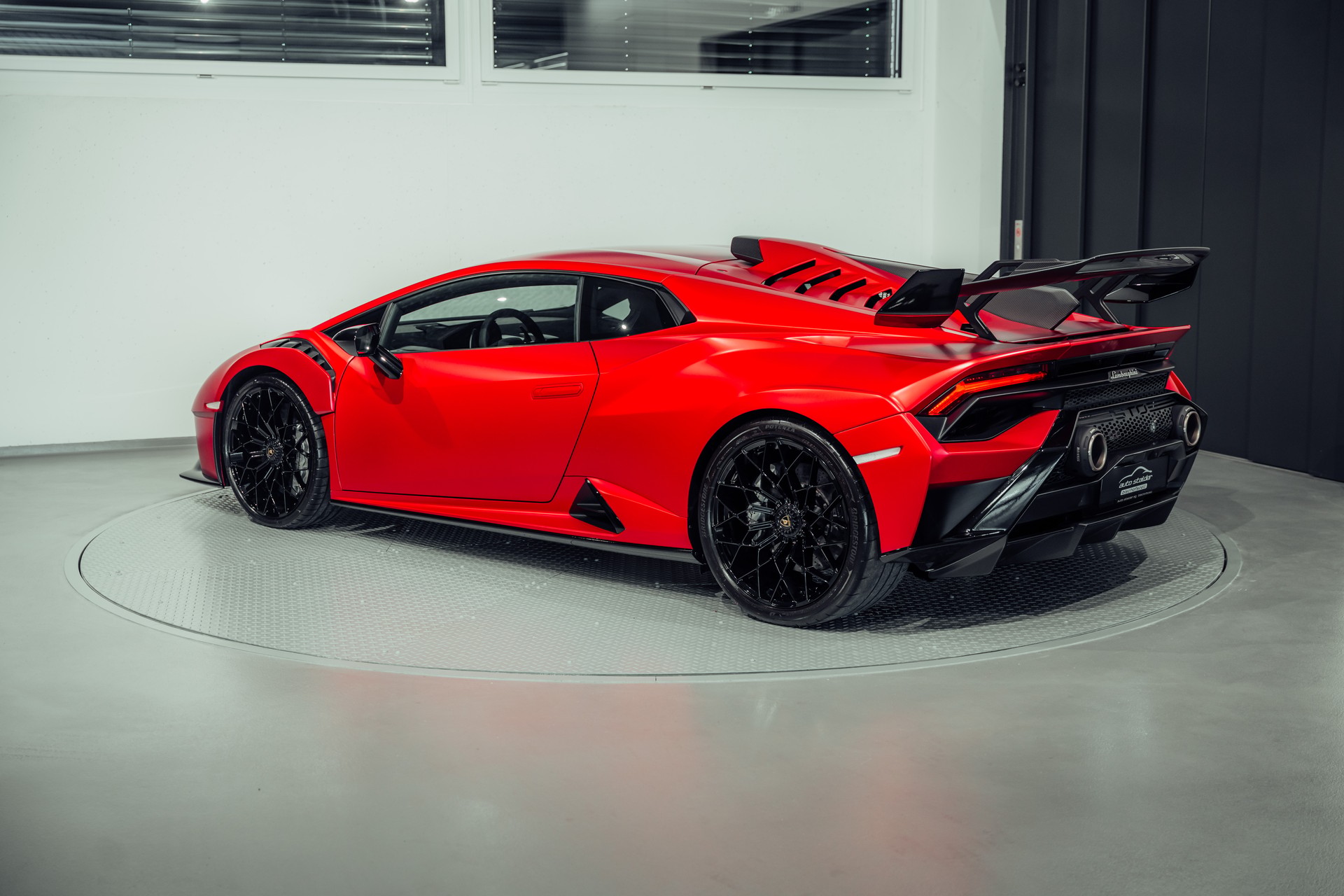 LAMBORGHINI Huracan STO Coupé DCT RWD-image-13
