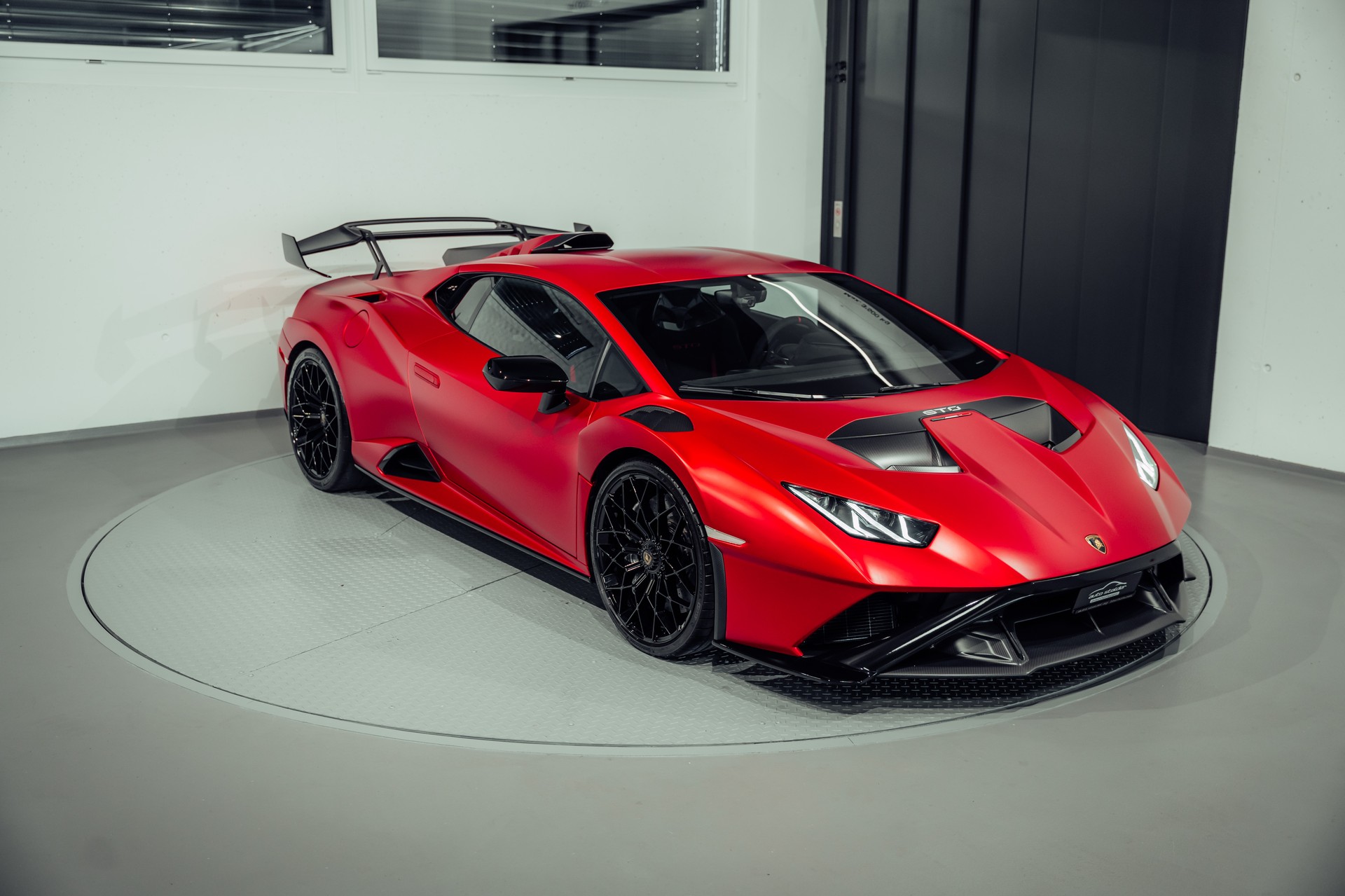 LAMBORGHINI Huracan STO Coupé DCT RWD-image-3