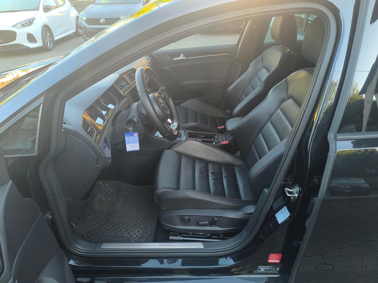 VW Golf 2.0 TSI GTI Performance DSG-image-2