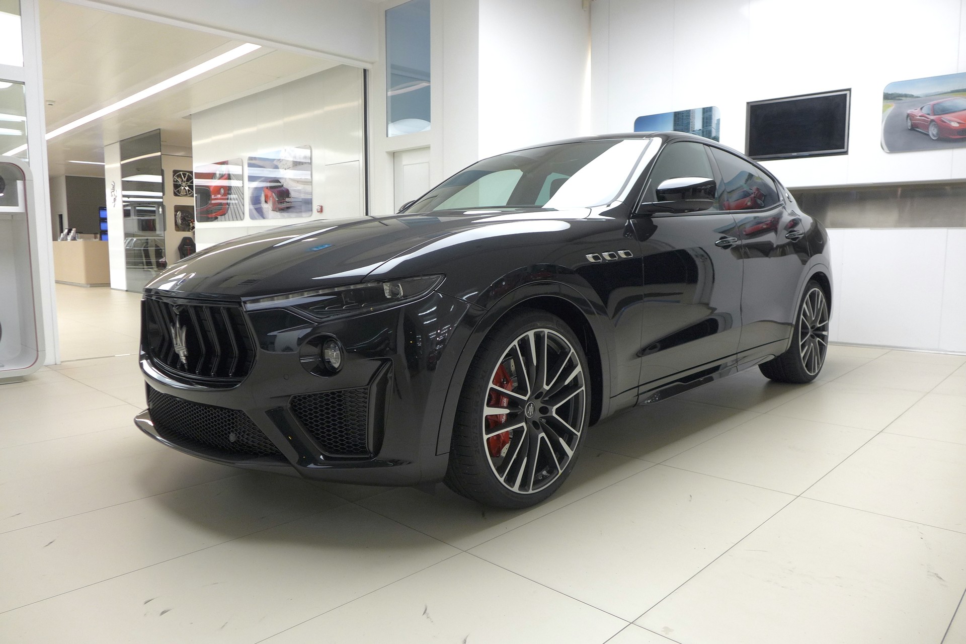 MASERATI Levante 3.8 V8 Trofeo Q4 Automatica-image-0
