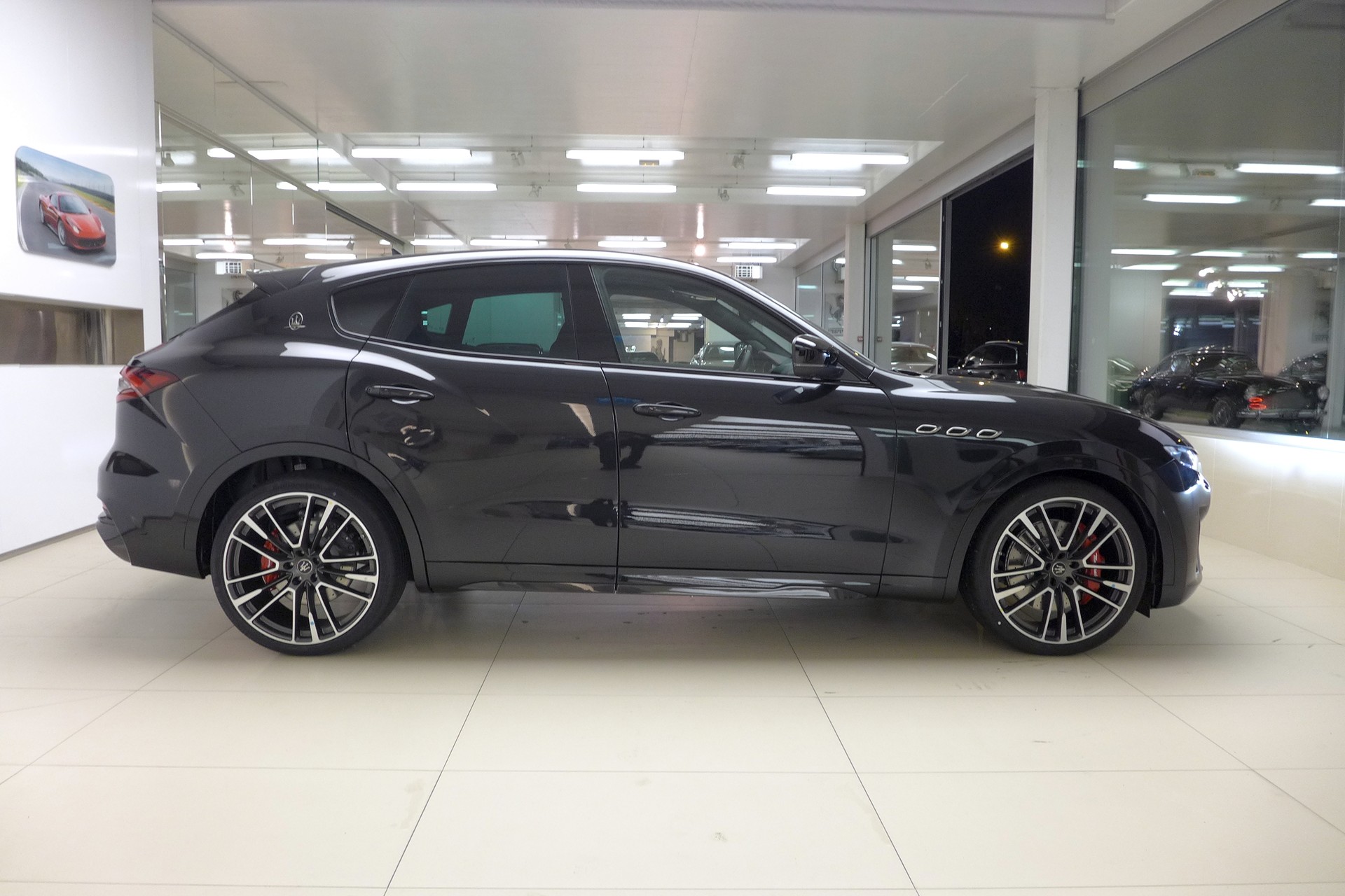 MASERATI Levante 3.8 V8 Trofeo Q4 Automatica-image-3