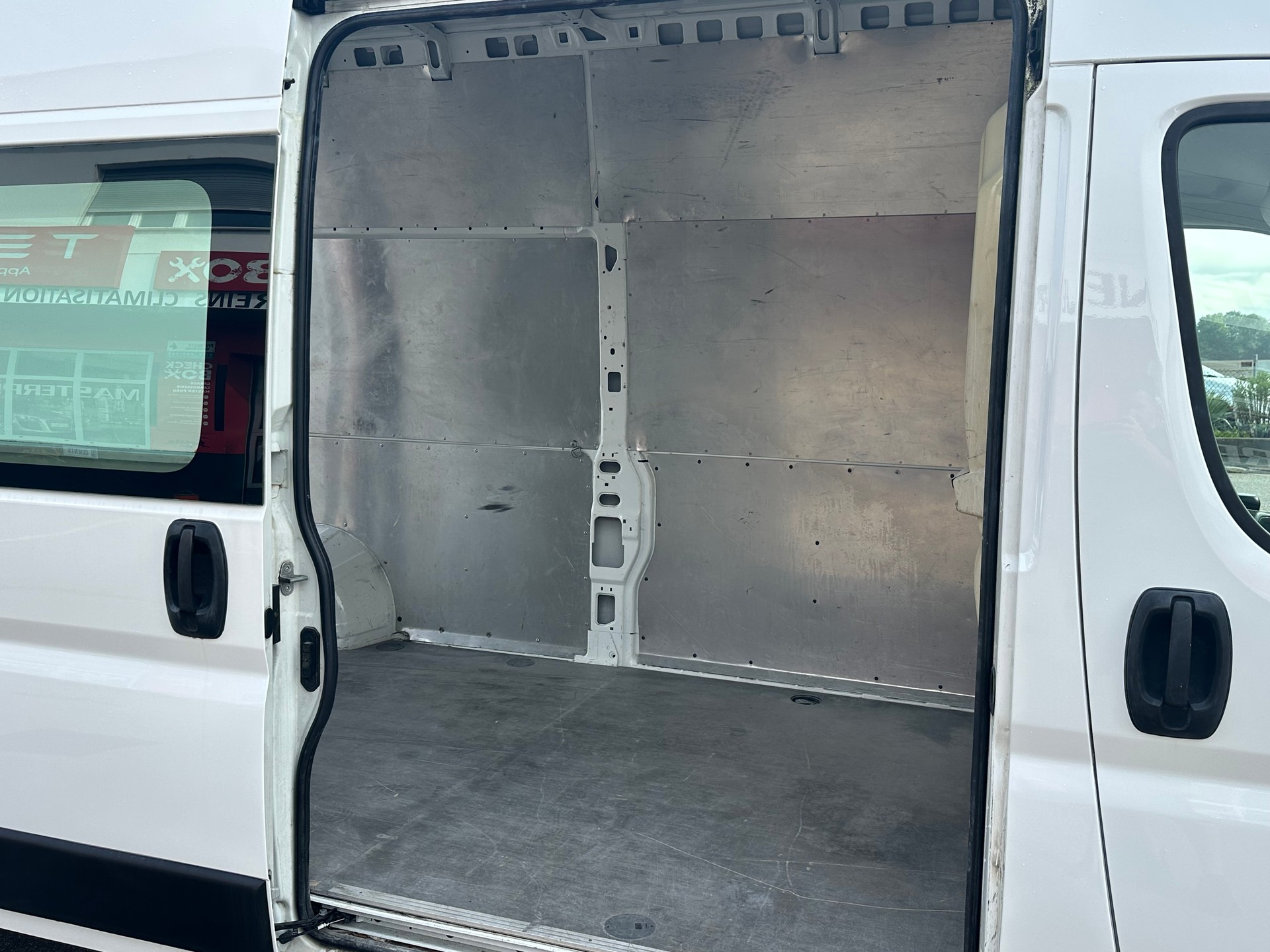 PEUGEOT Boxer 2.0 HDI 335 Active L3H3-image-7