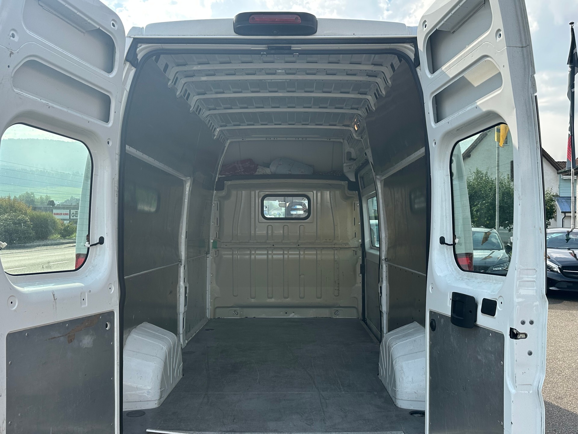 PEUGEOT Boxer 2.0 HDI 335 Active L3H3-image-6