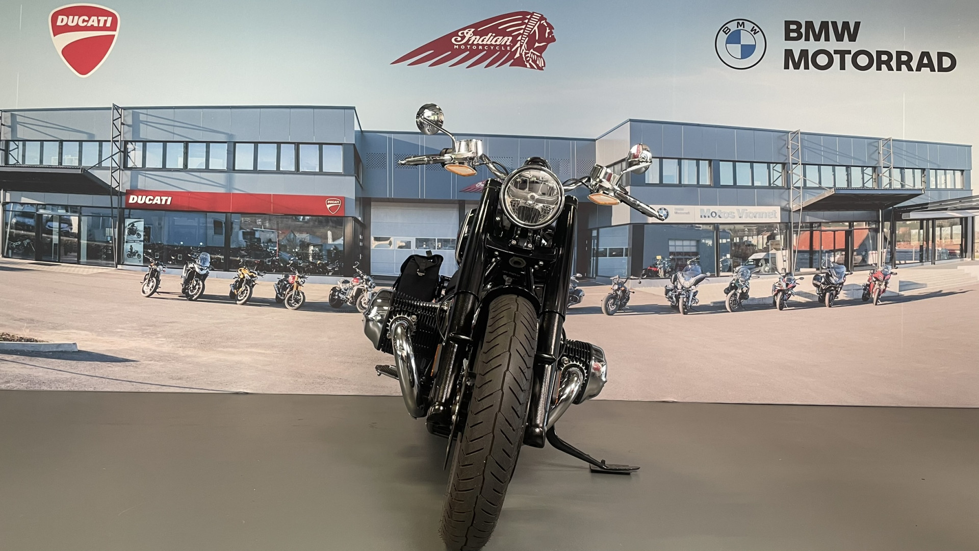 BMW R 18-showroom-element-1