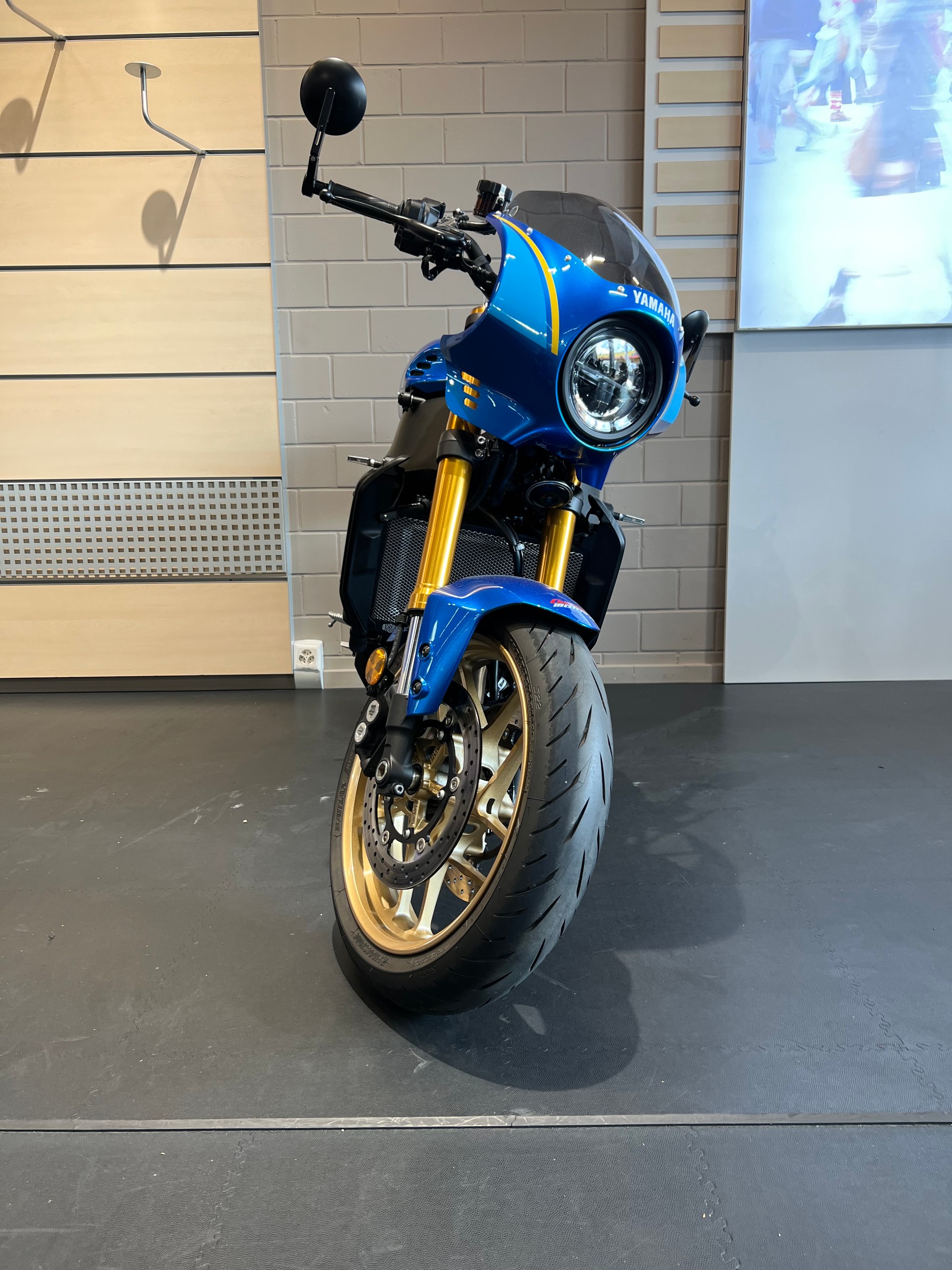 YAMAHA XSR 900-image-1