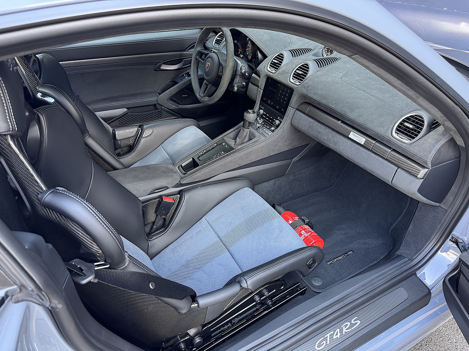 PORSCHE Cayman GT4 RS arktikgrau PDK [ Weissach-Paket ] [ Clubsport-Paket ] [ Liftsystem ] [ Rückfahrkamera ]-image-8