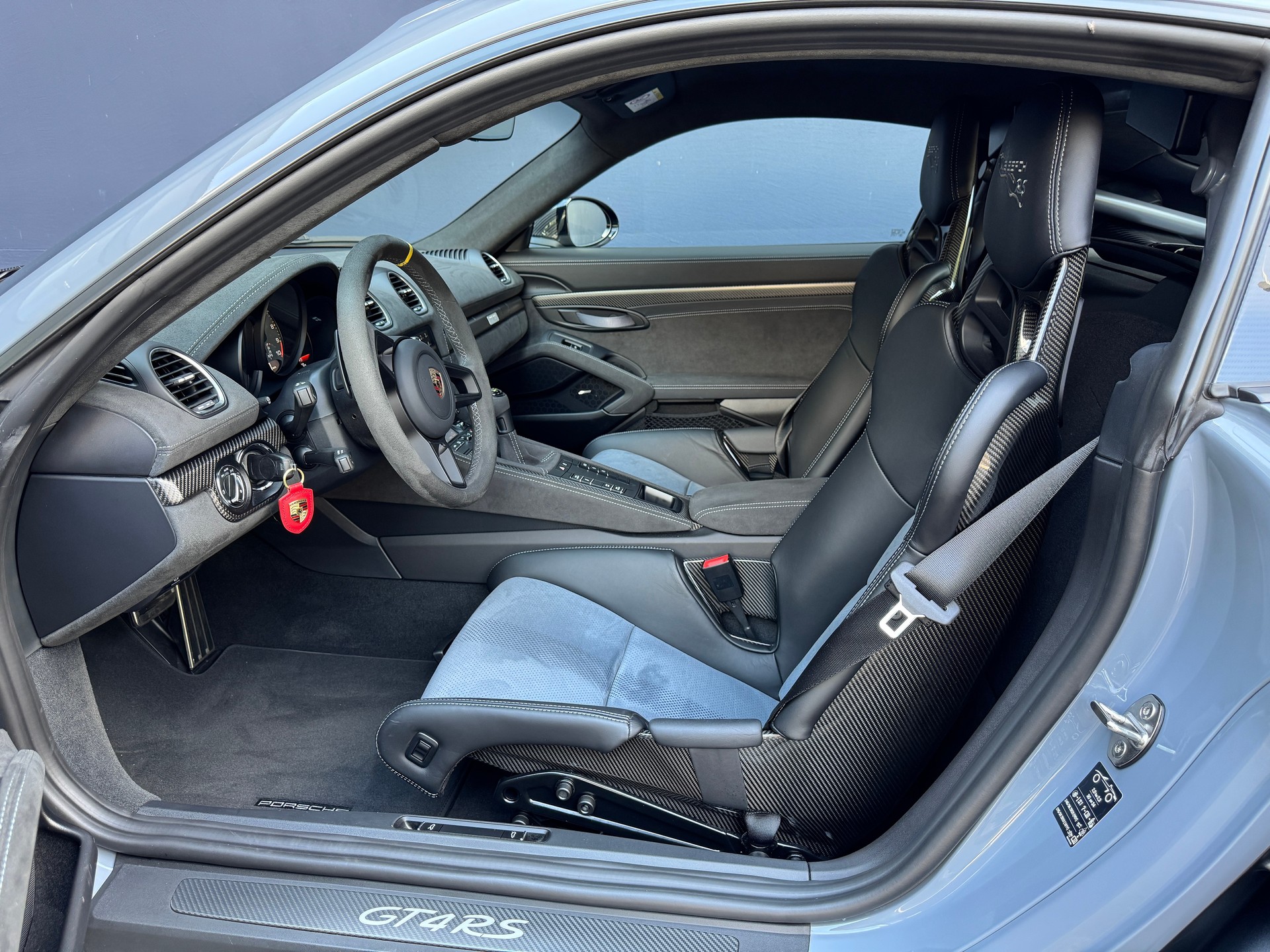 PORSCHE Cayman GT4 RS arktikgrau PDK [ Weissach-Paket ] [ Clubsport-Paket ] [ Liftsystem ] [ Rückfahrkamera ]-image-5