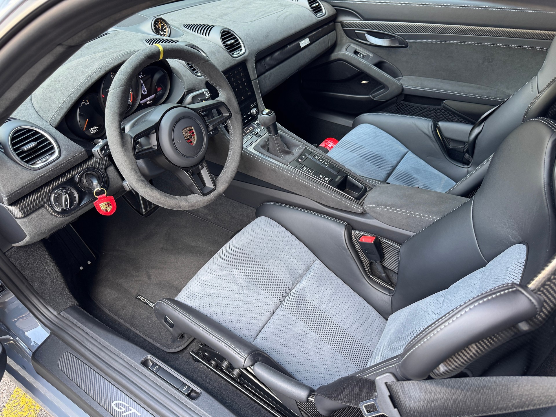 PORSCHE Cayman GT4 RS arktikgrau PDK [ Weissach-Paket ] [ Clubsport-Paket ] [ Liftsystem ] [ Rückfahrkamera ]-image-6